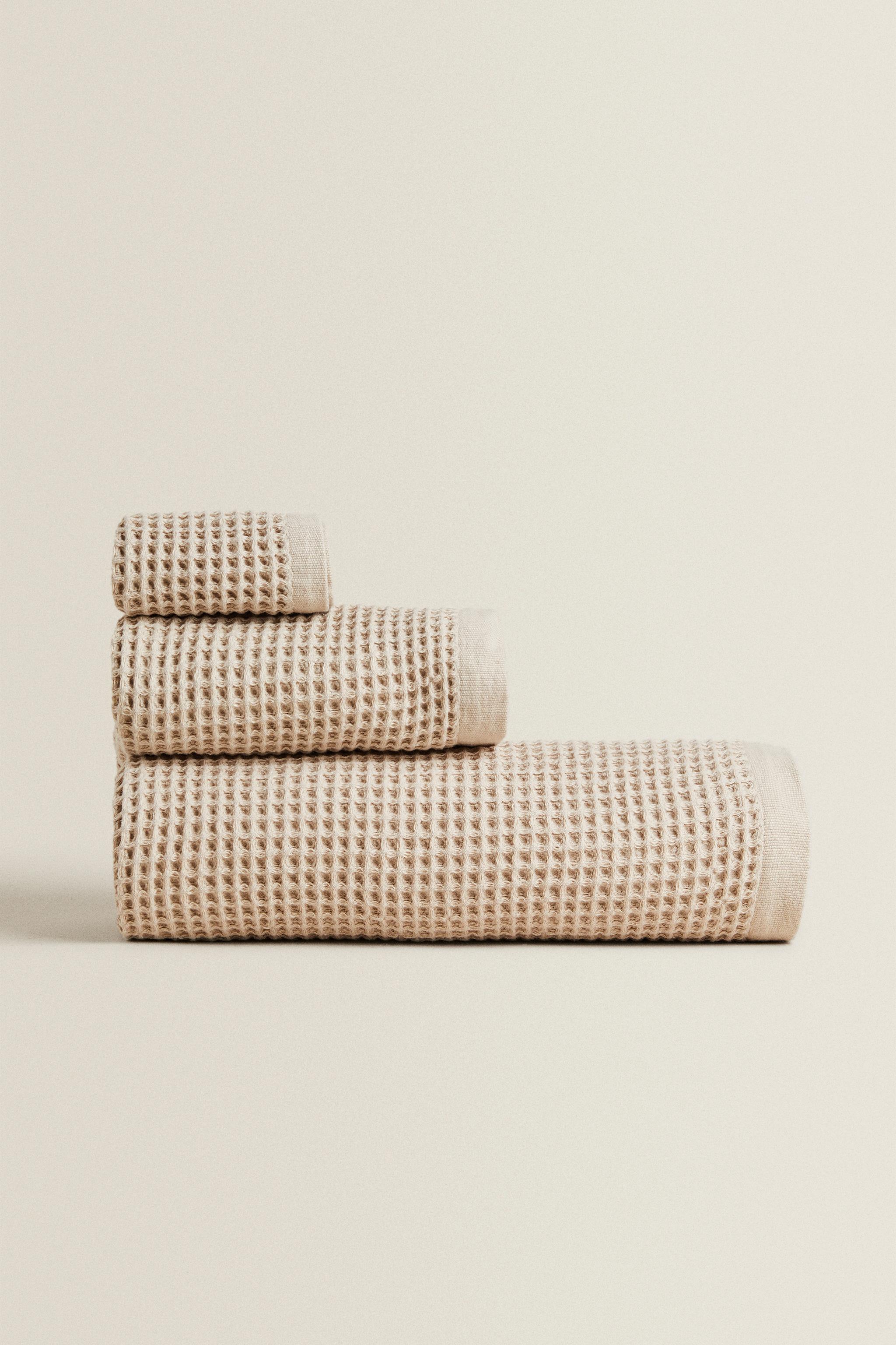 WAFFLE-KNIT COTTON BATH TOWEL Light beige ZARA United Kingdom