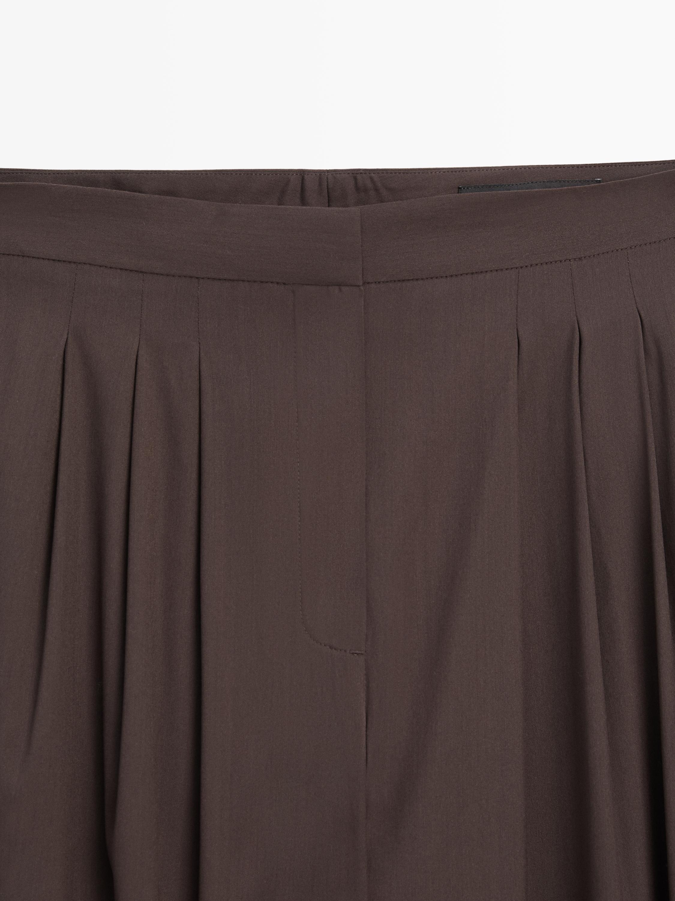 Wide-leg pleated trousers with side vents