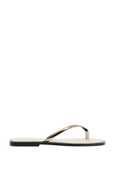 FLAT SANDALS WITH METAL DETAIL - Ecru White by Zara