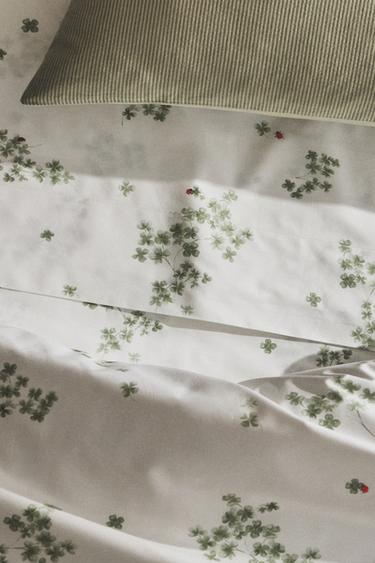 DRAP DE DESSUS TRÈFLES ET COCCINELLES - Blanc cassé de Zara - Image 4