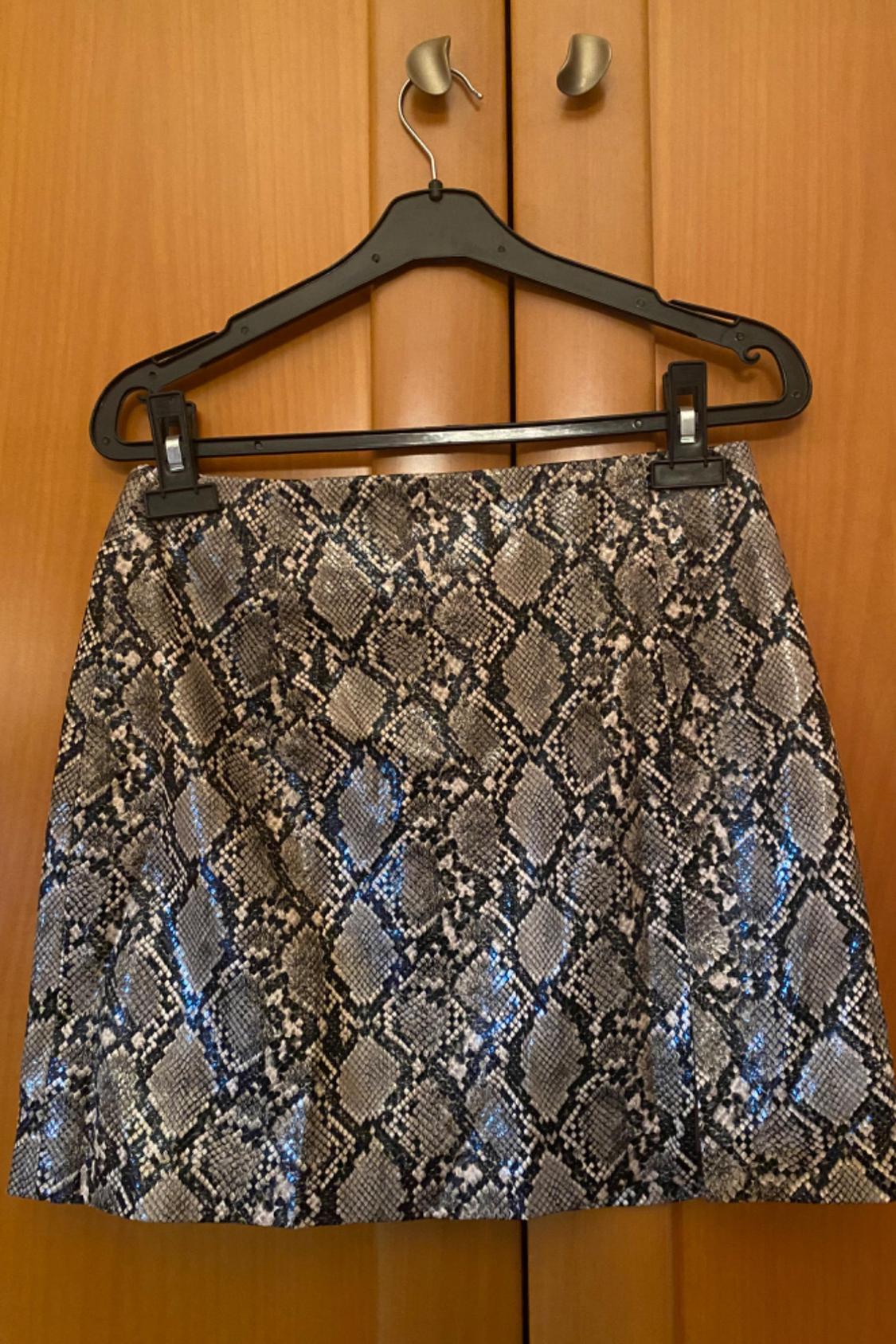 FAUX LEATHER ANIMAL EMBOSSED SKIRT