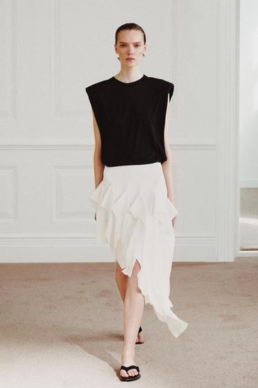 ÄRMELLOSES FLIESSENDES T-SHIRT MIT SCHULTERPOLSTERN - Schwarz von Zara