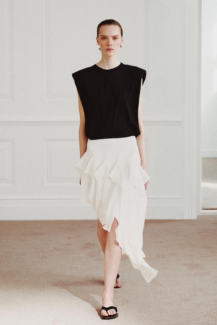 VATKALI DÖKÜMLÜ KOLSUZ T-SHIRT