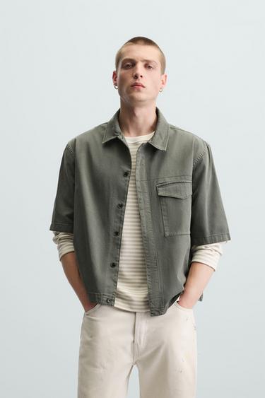 CAMISA LARGA LAVADA COM BOLSO - ESVERDEADO da Zara