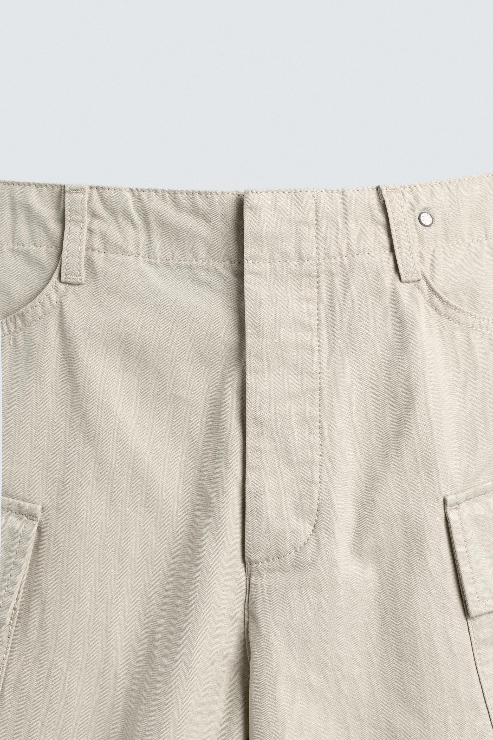 REGULAR FIT HERRINGBONE CARGO SHORTS