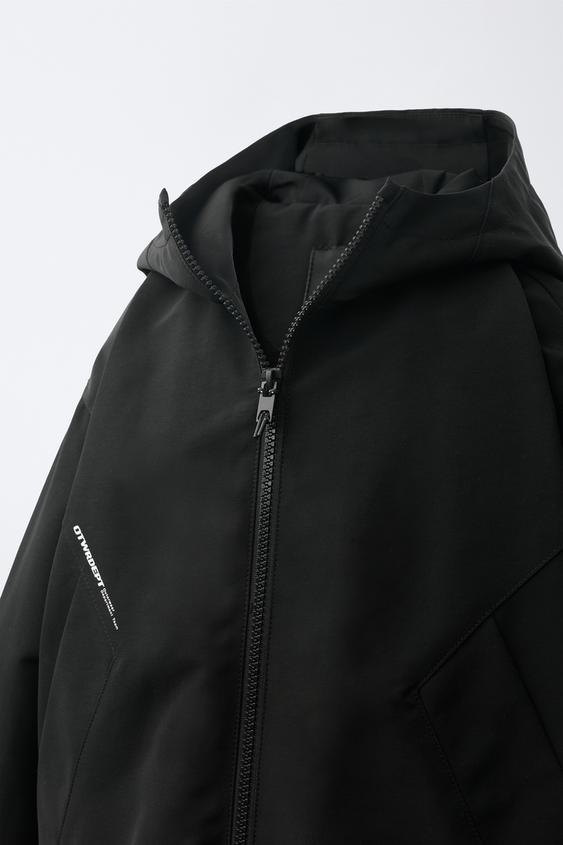 BLOUSON LÉGER DÉPERLANT - Noir de Zara - Image 4