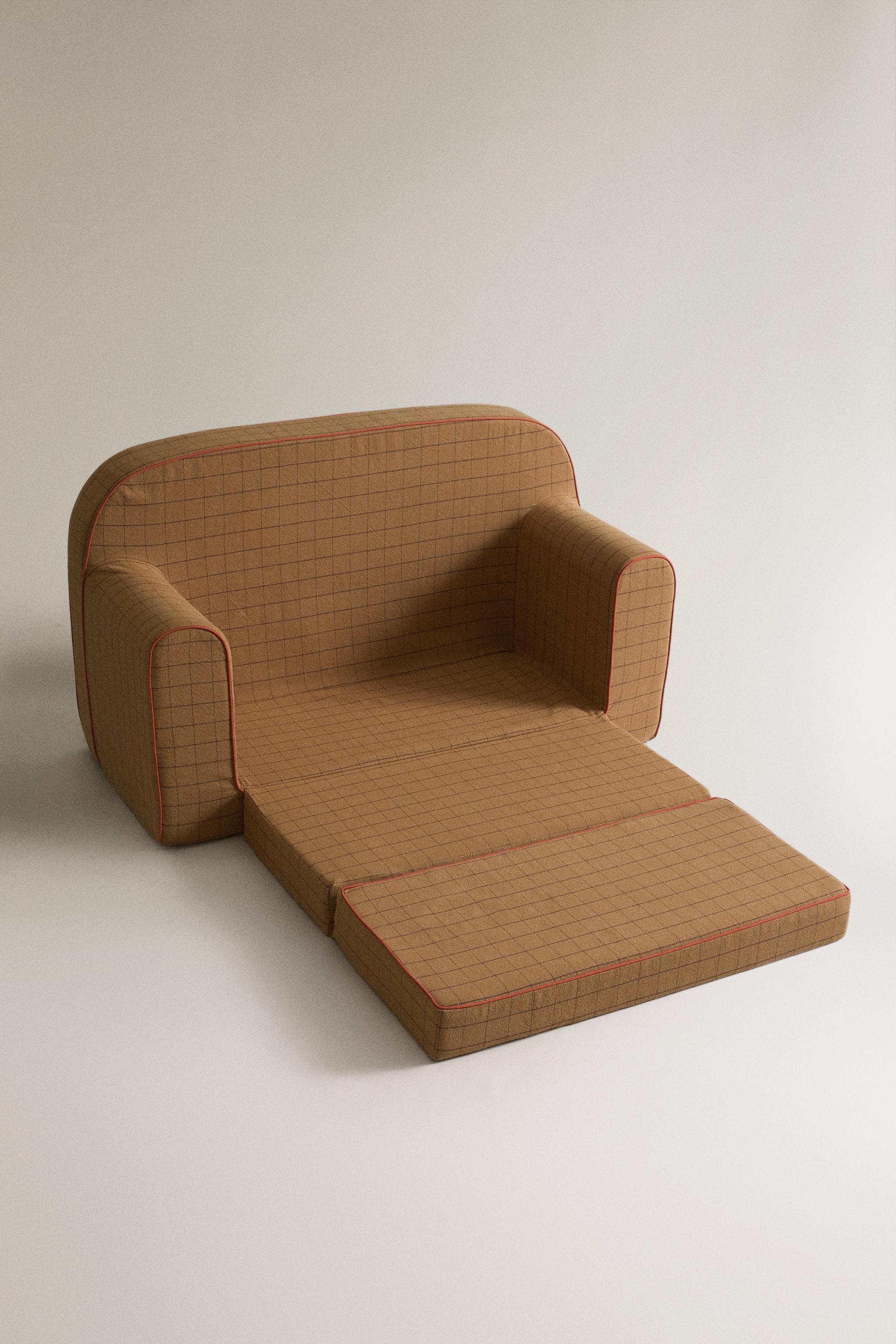 CHILDREN’S EXTENDIBLE CHECK COUCH — Ecru