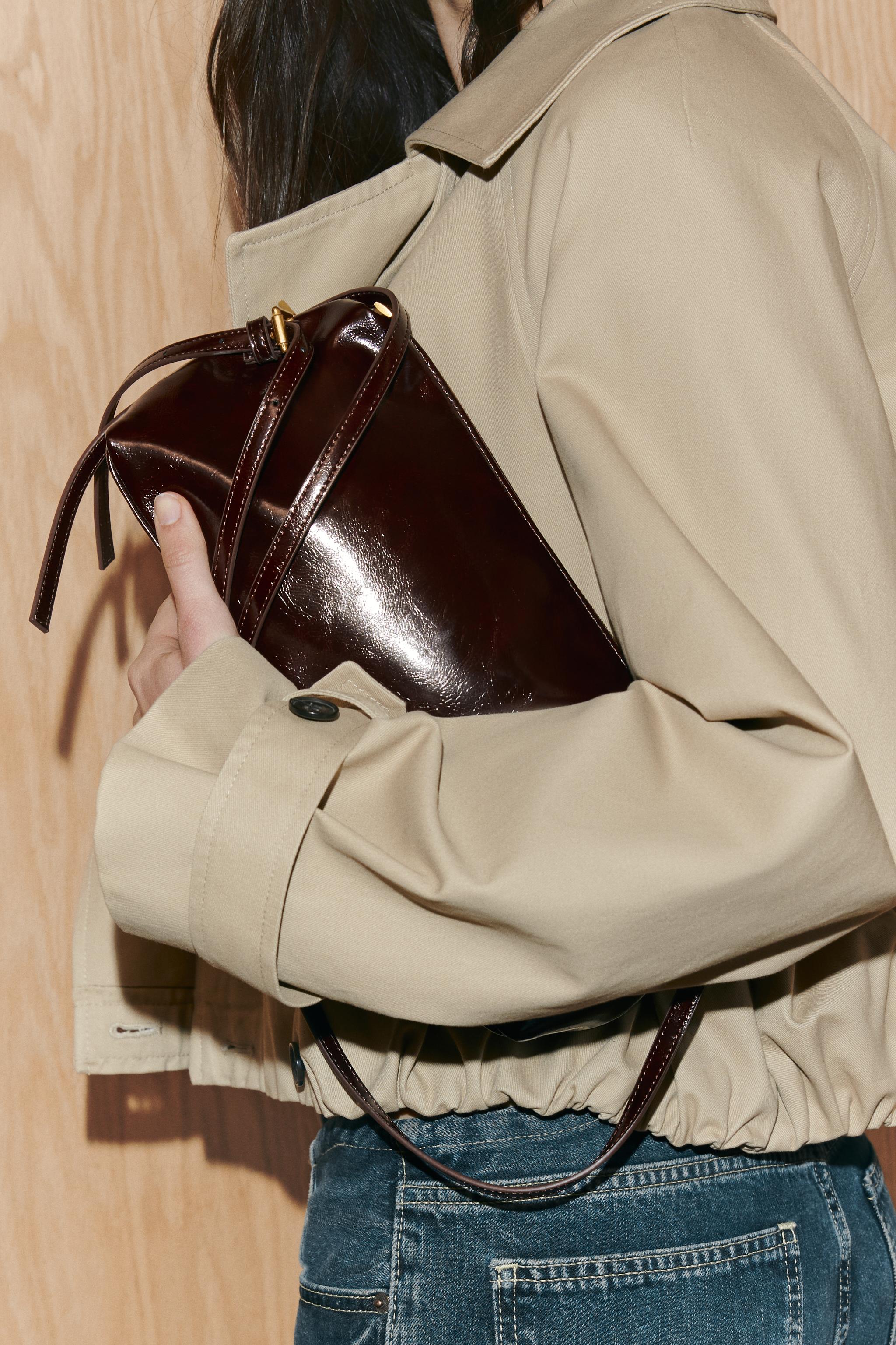 SHOULDER BAG WITH BUCKLE DETAIL