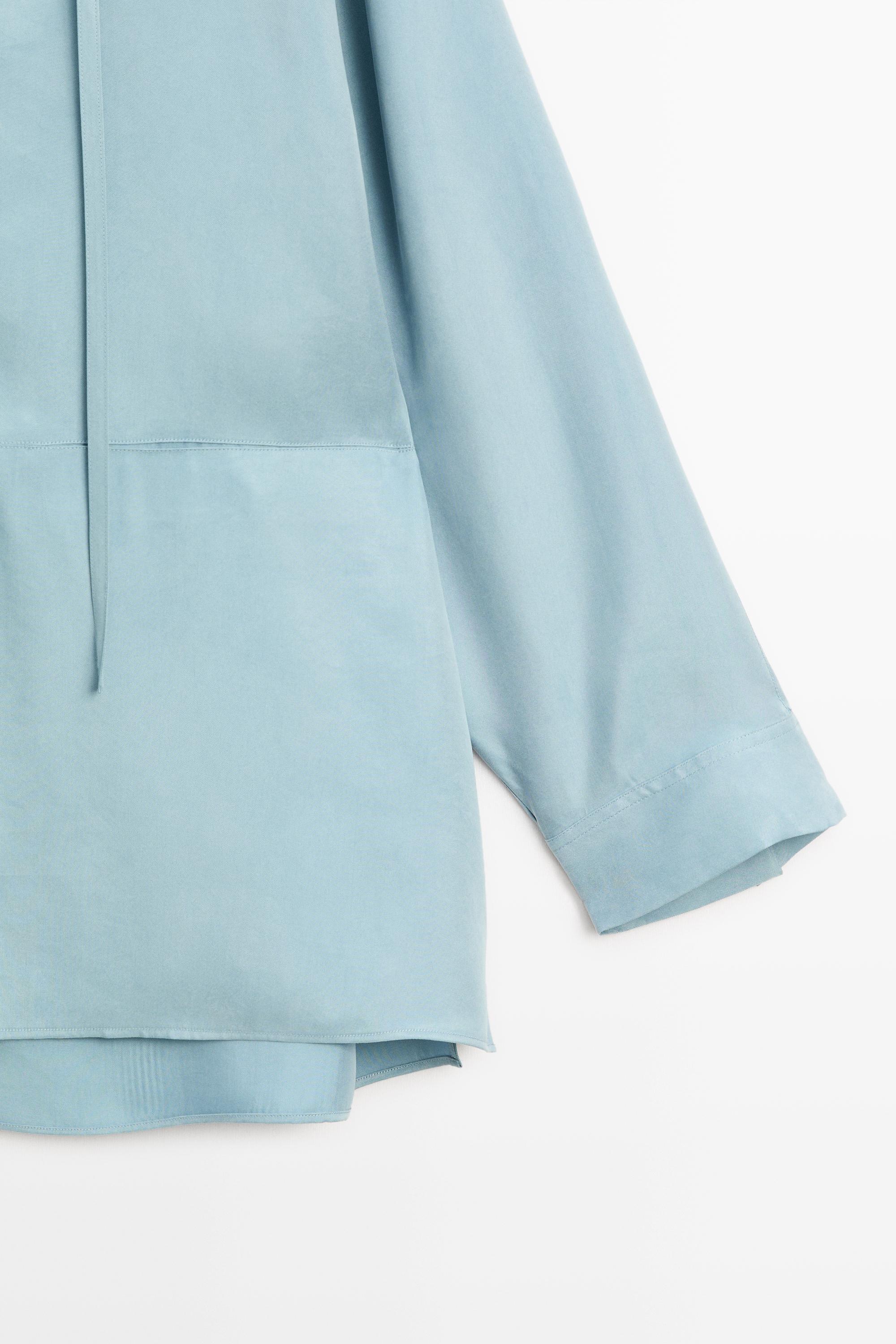 Flowing shirt with high collar and drawstring detail