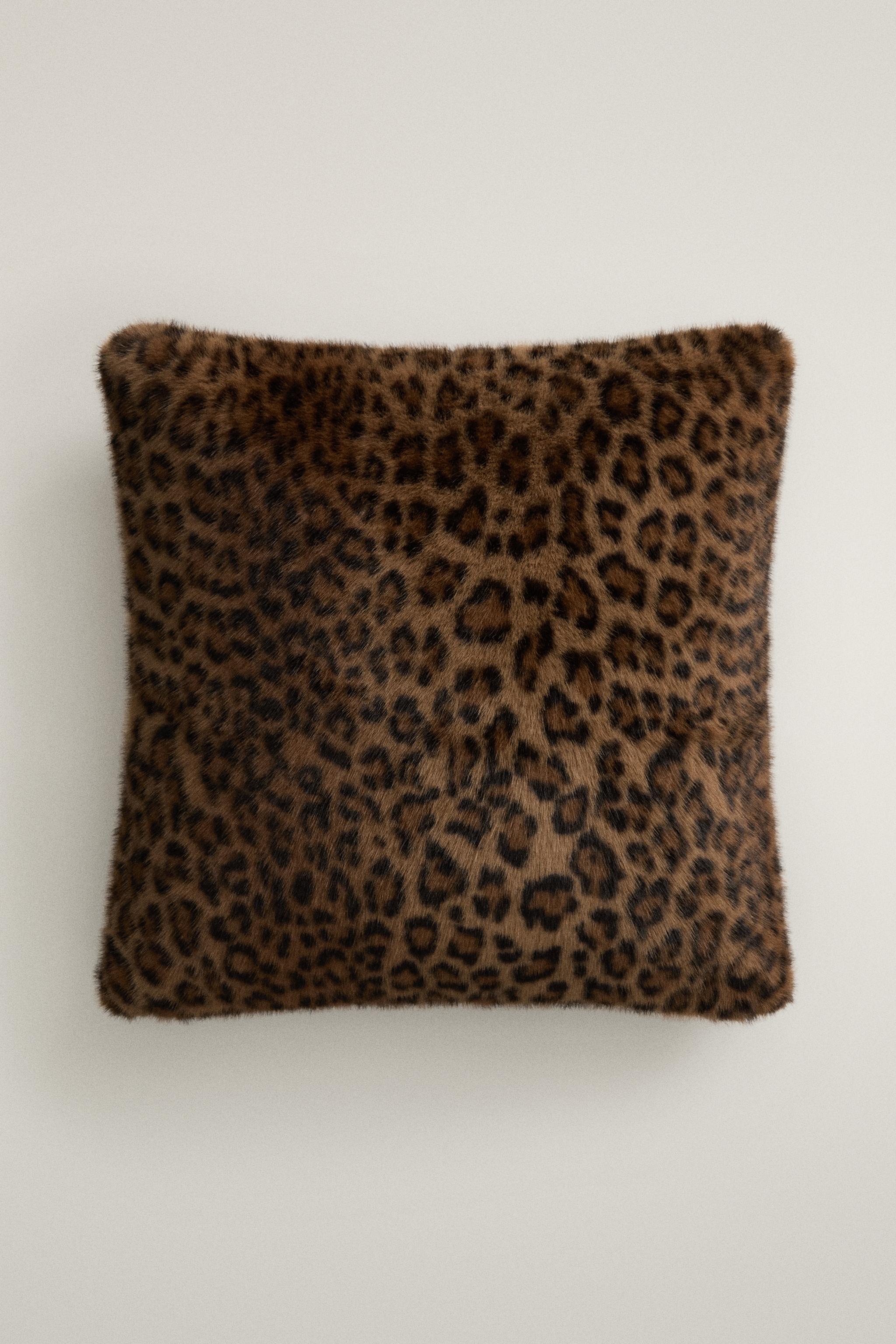 ANIMAL PRINT FAUX FUR CUSHION COVER — Leopard