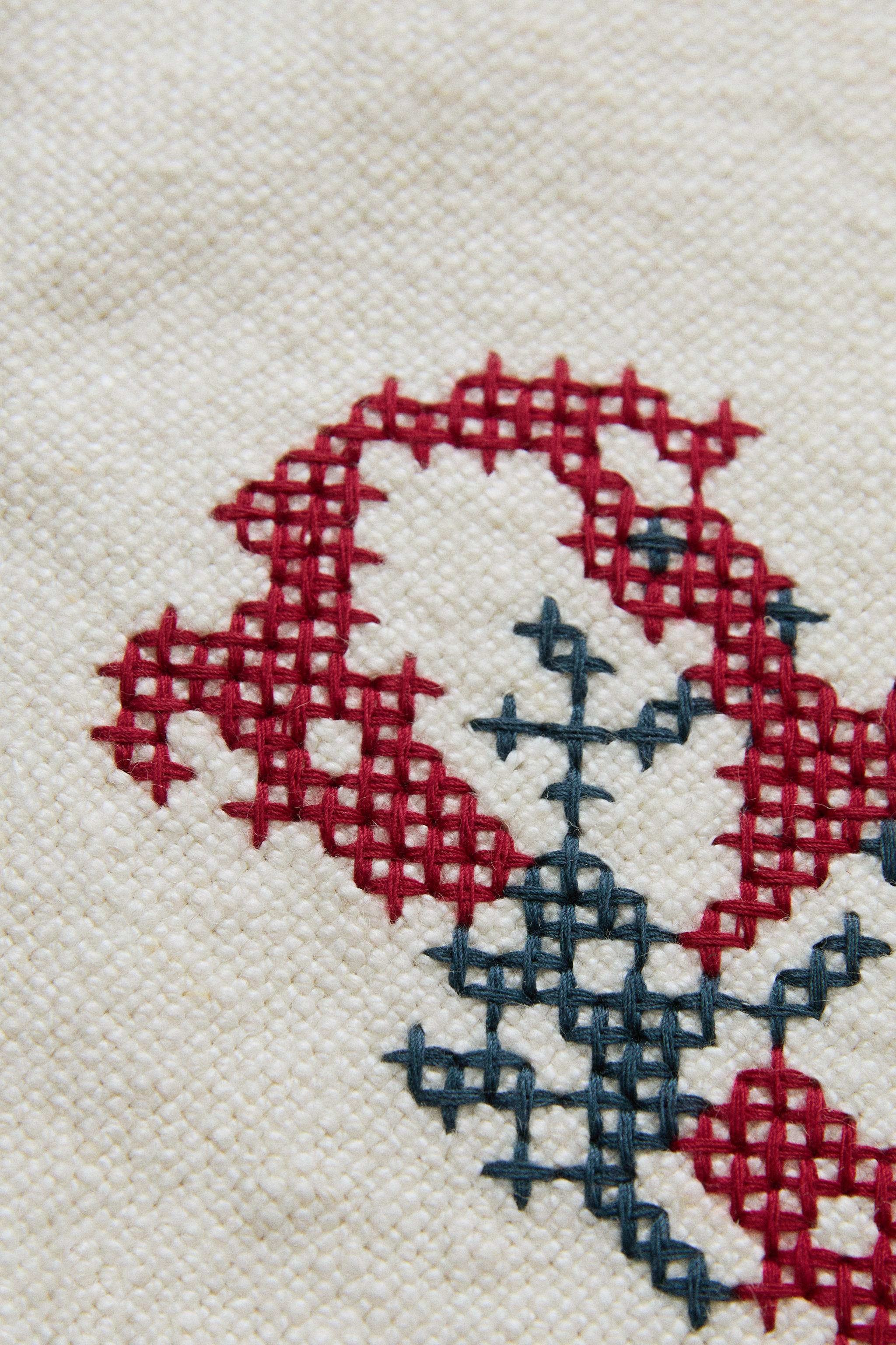 LETTER B EMBROIDERED LINEN CUSHION — Ecru