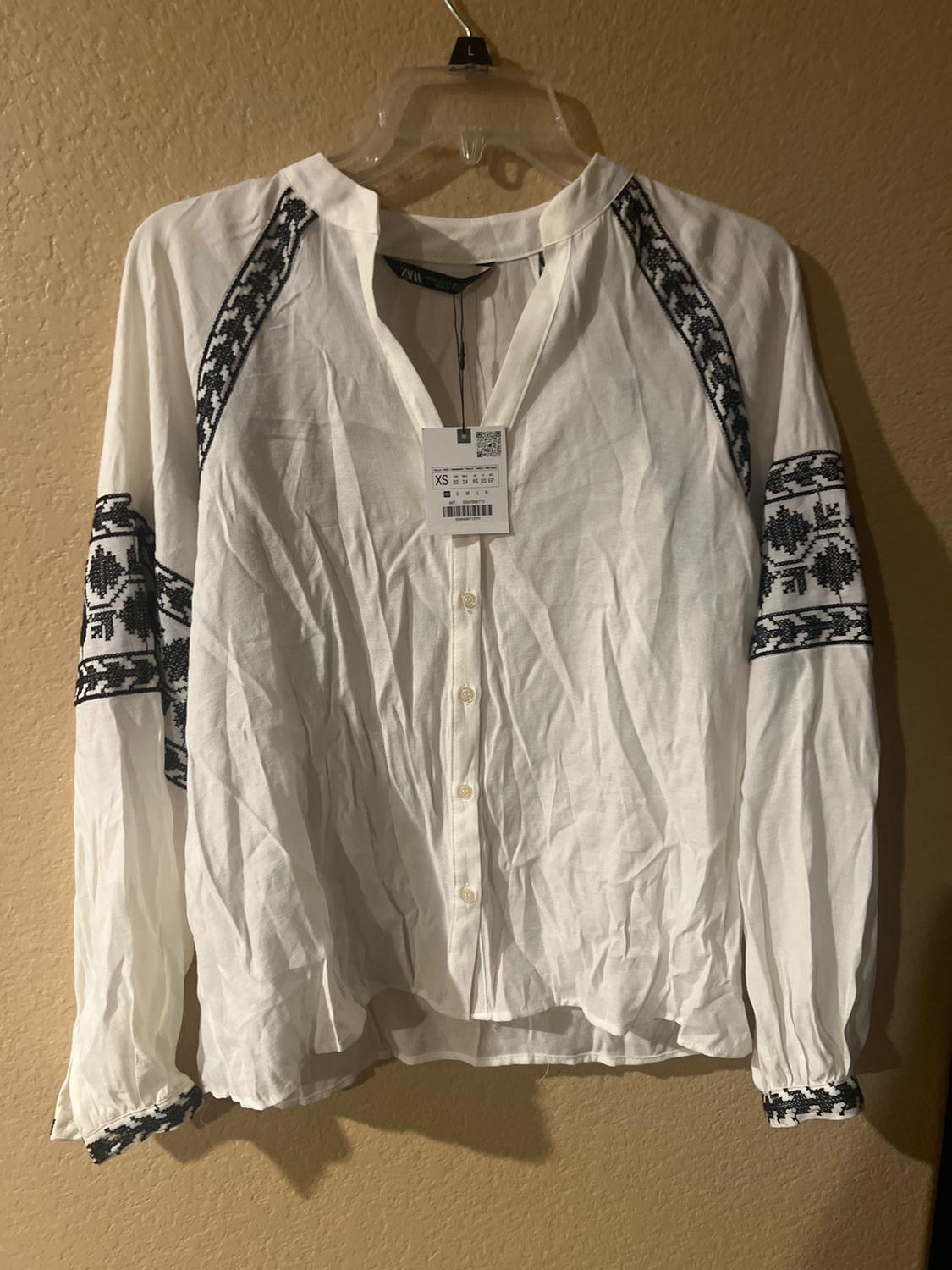 CAMISA BORDADOS CONTRASTE