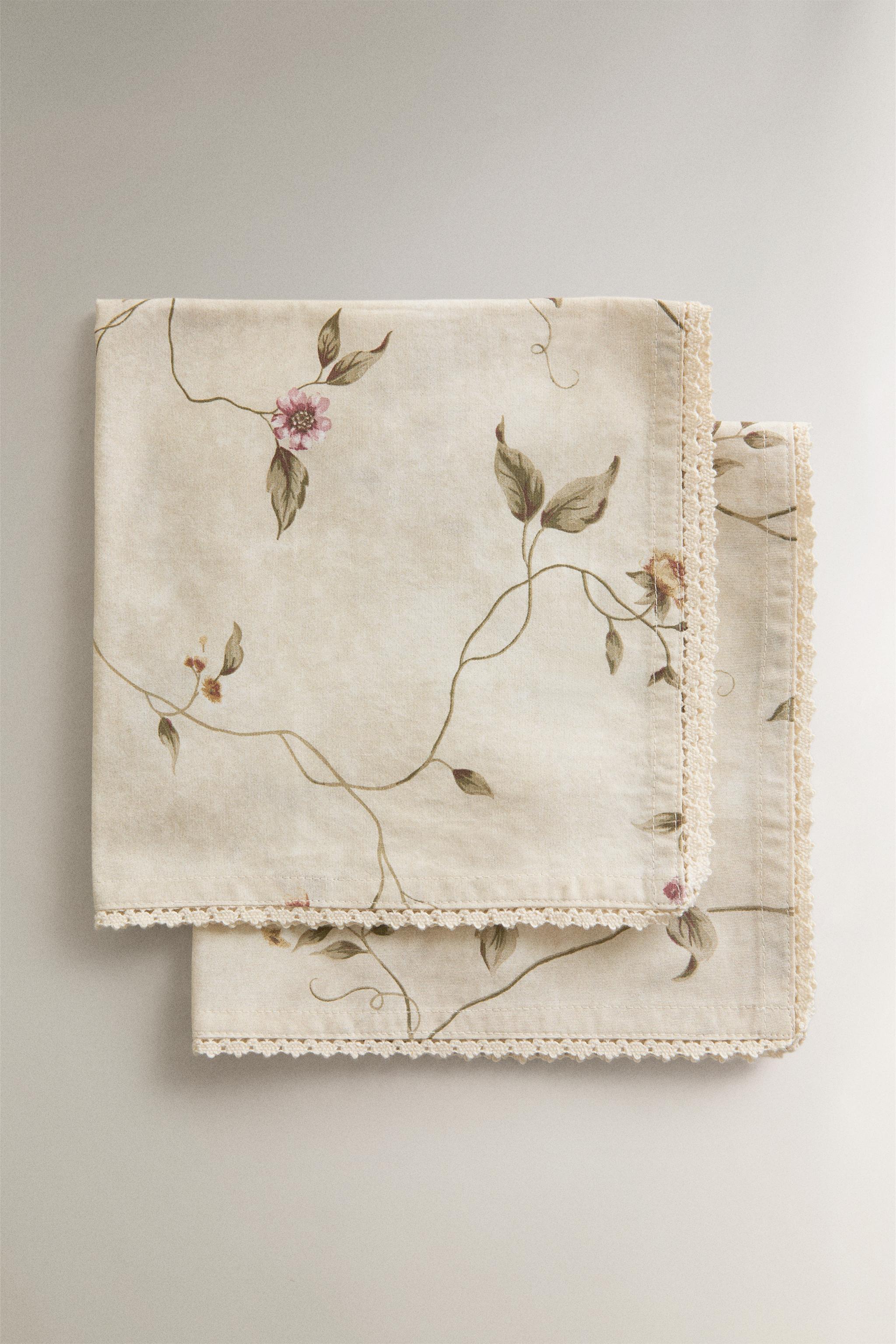 FLORAL PRINT AND LACE TRIM NAPKINS (PACK OF 2) — Beige