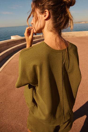 T-SHIRT INTERLOCK CAPE - Vert olive de Zara
