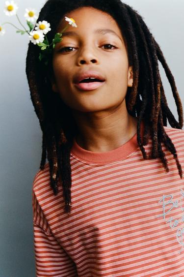 STRIPED T-SHIRT WITH EMBROIDERED SLOGAN - Brick by Zara