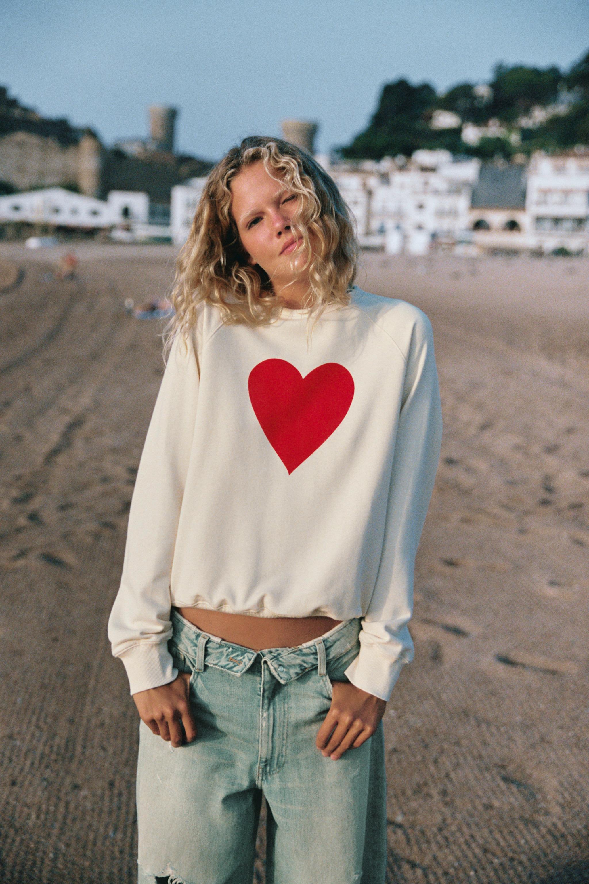 Женские худи Zara HEART SWEATSHIRT