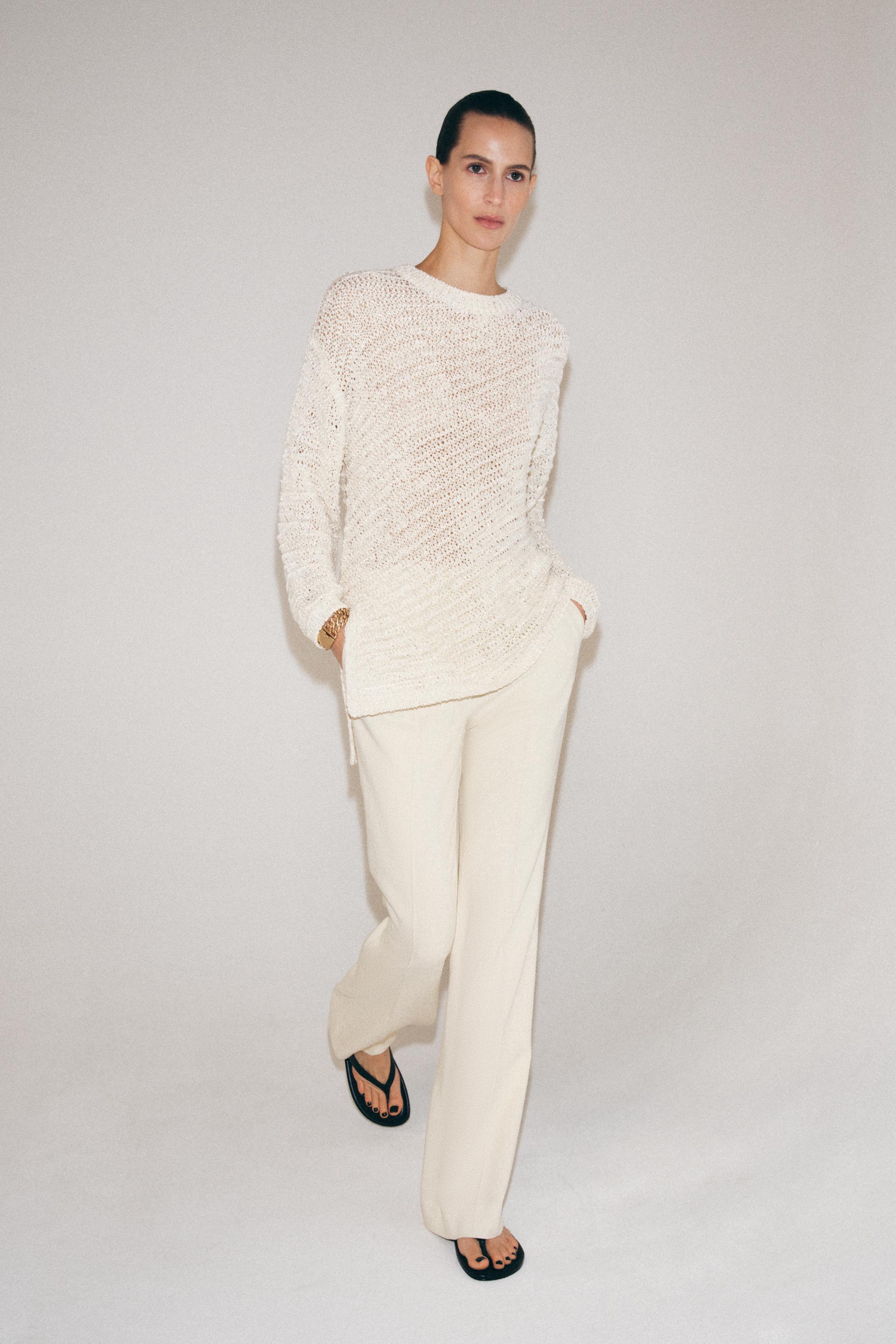 PULL OVERSIZE EN MAILLE ASYMÉTRIQUE