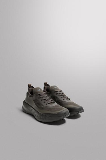 RUNNING TRAINERS - Brown by Zara