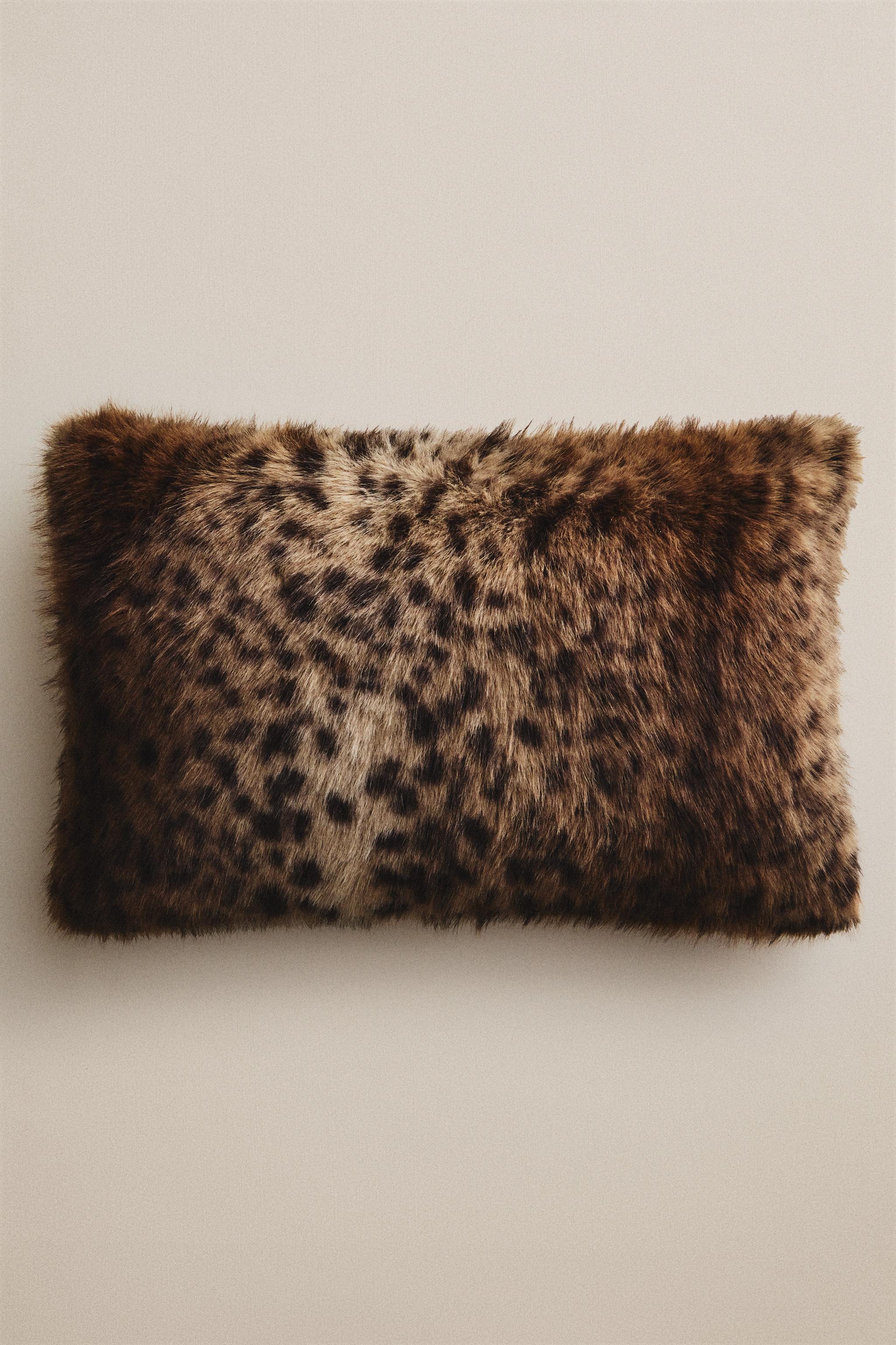 HOUSSE DE COUSSIN FOURRURE IMPRIMÉ ANIMALIER