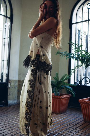 TOP ESTILO LINGERIE ESTAMPADO COM RENDA - Cru / Preto da Zara