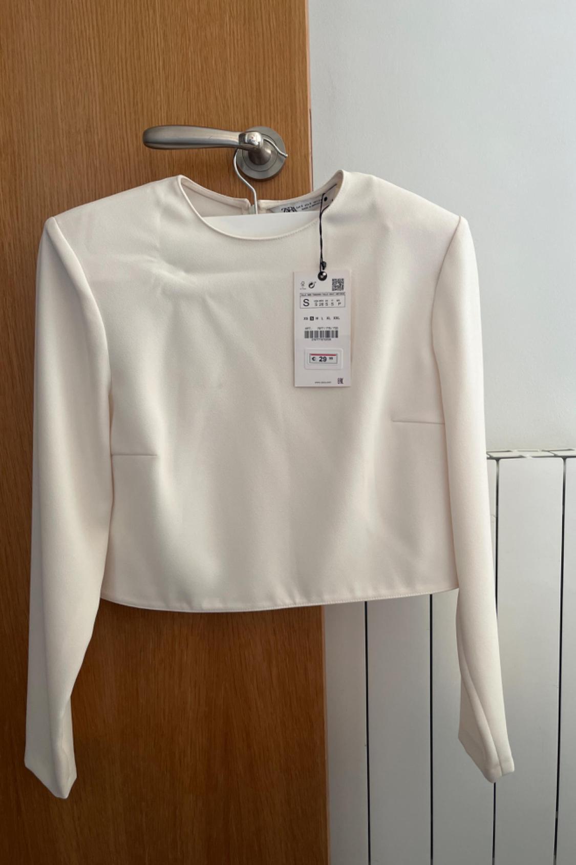 CROP TOP WITH SHOULDER PADS