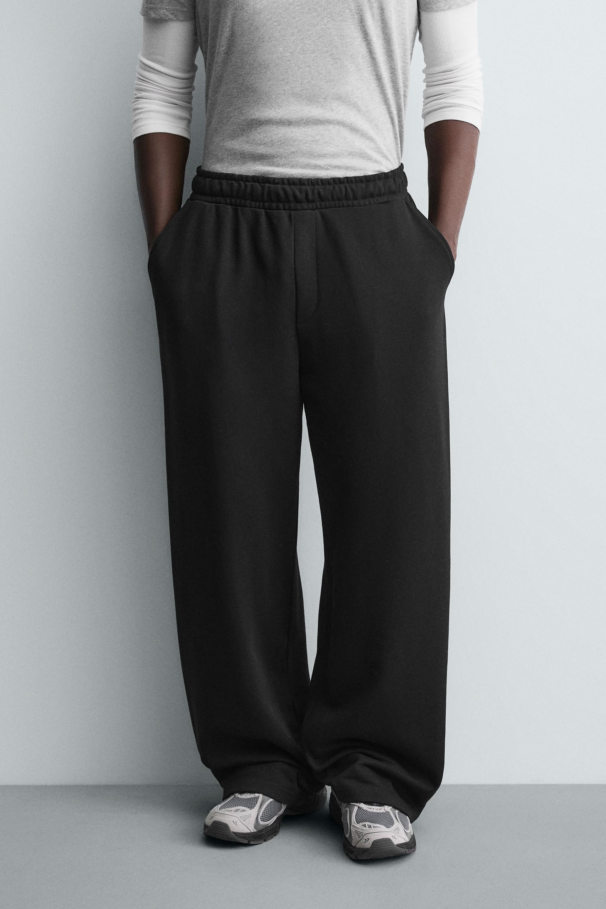 BASIC RELAXED FIT SWEATPANTS — Black