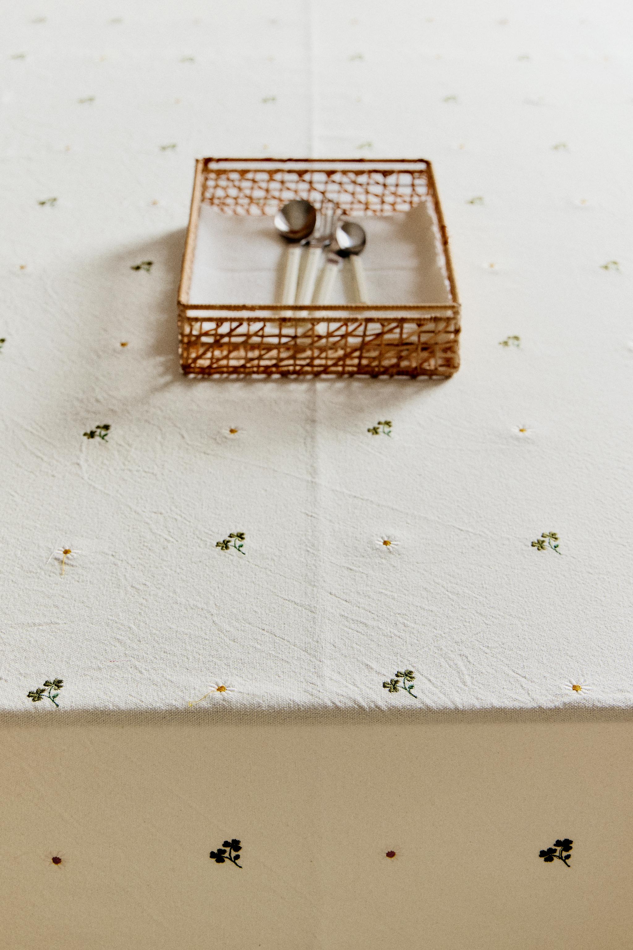 NAPPE BRODERIES TRÈFLE ET MARGUERITE