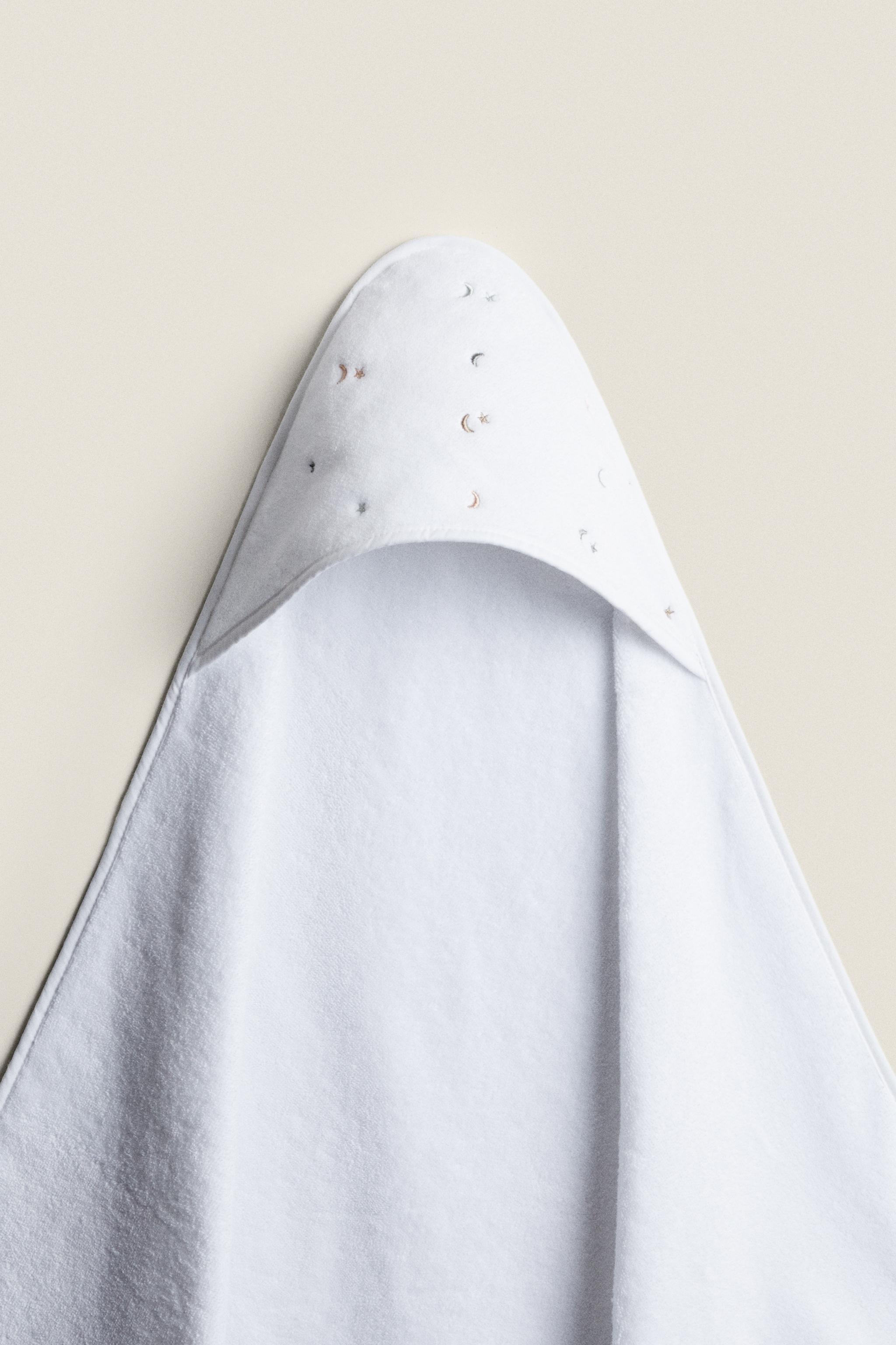 Детские полотенца Zara HOODED BABY WITH STARS AND MOONS