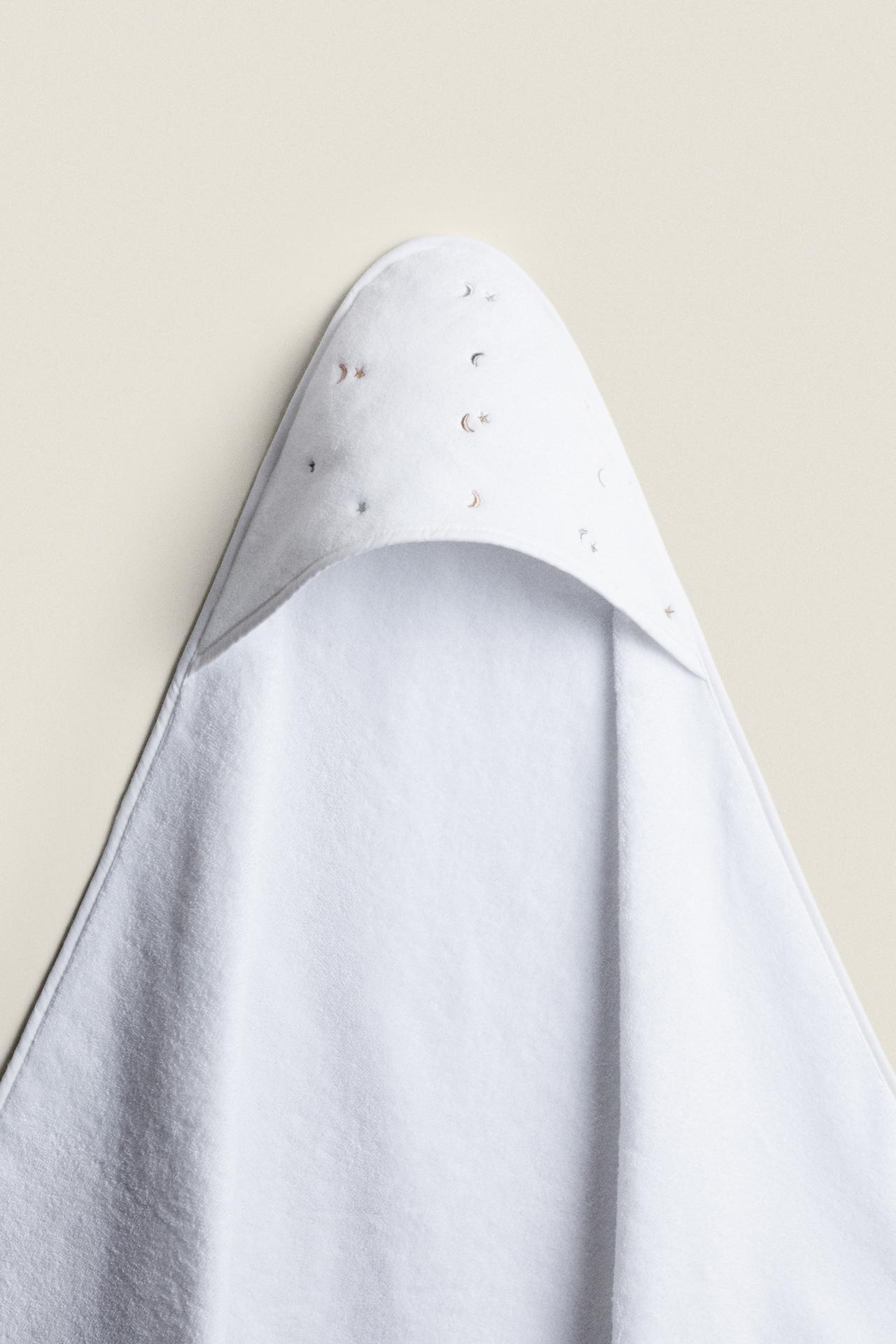 MOON AND STAR HOODED BABY TOWEL — Oyster-white