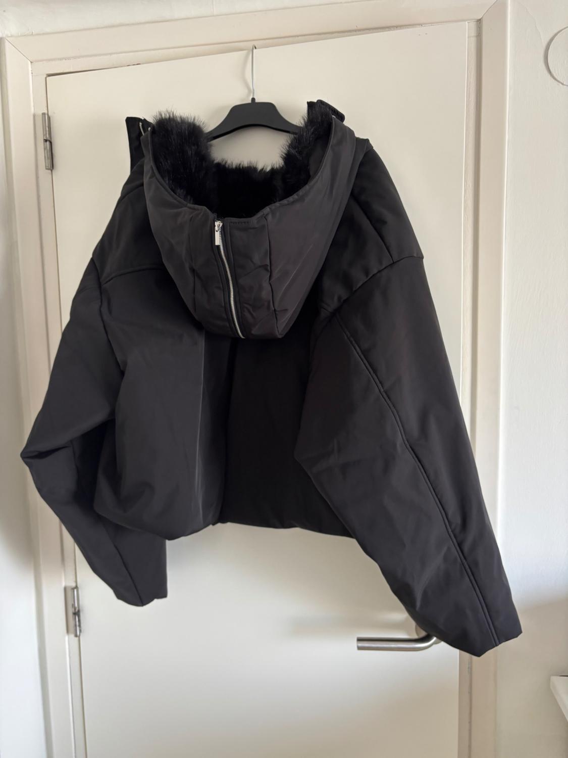 WATER-REPELLENT WINDPROOF QUILTED JACKET WITH FAUX FUR HOOD - Image 6