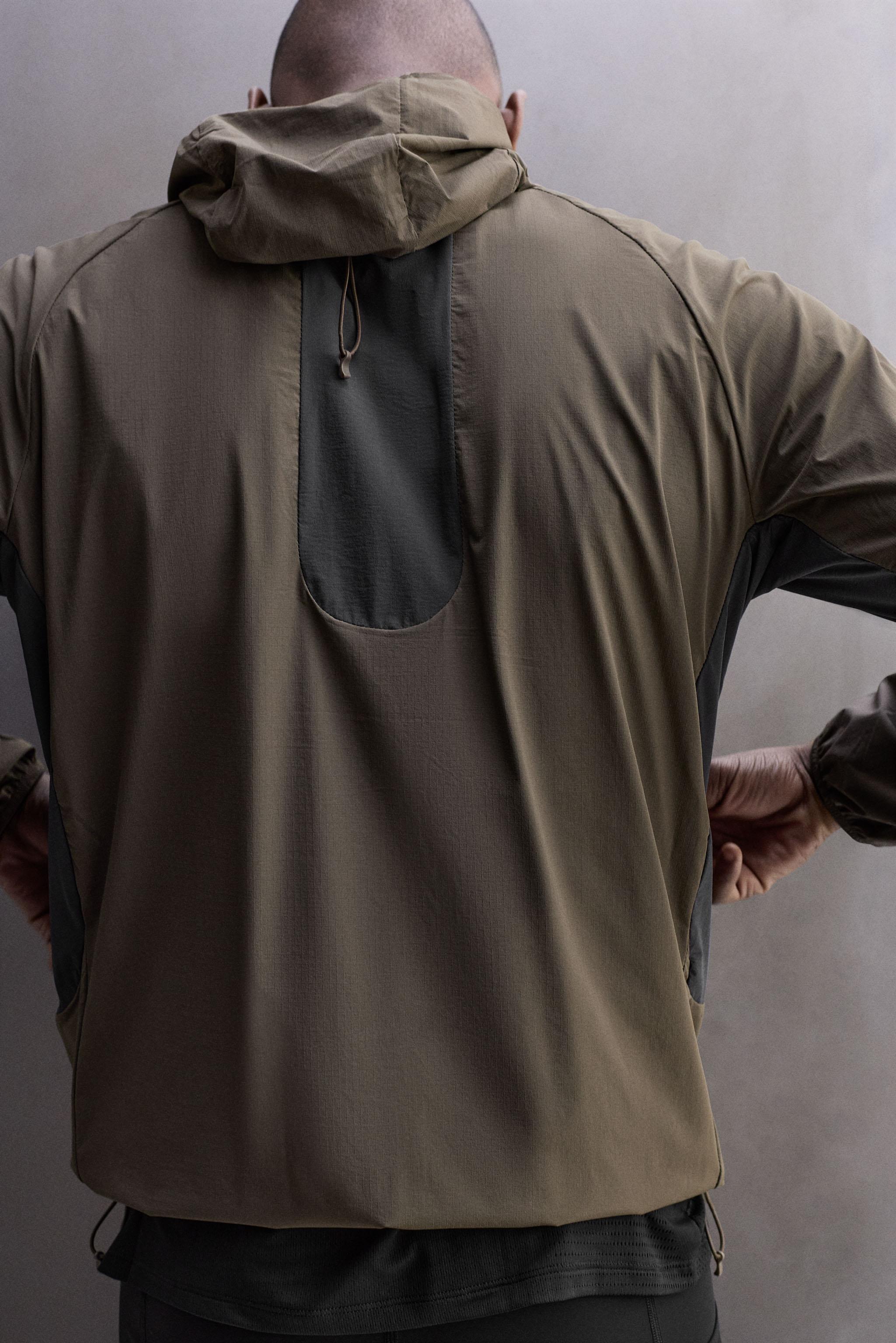 LIGHTWEIGHT COLOR BLOCK TECHNICAL JACKET