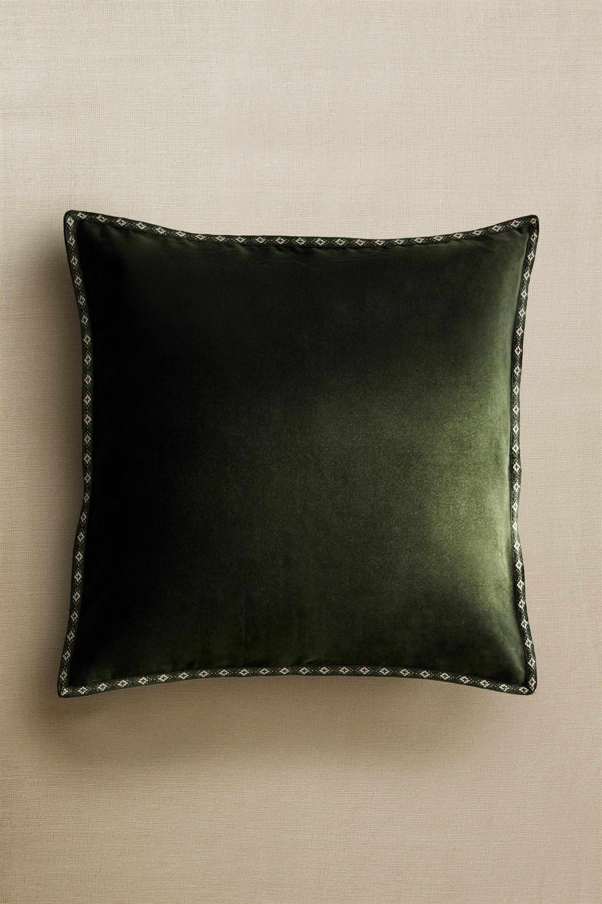 CHRISTMAS VELVET THROW PILLOW COVER WITH BORDER