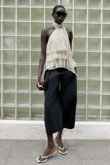 TOP OLANES LUNARES - Crudo / Negro de Zara