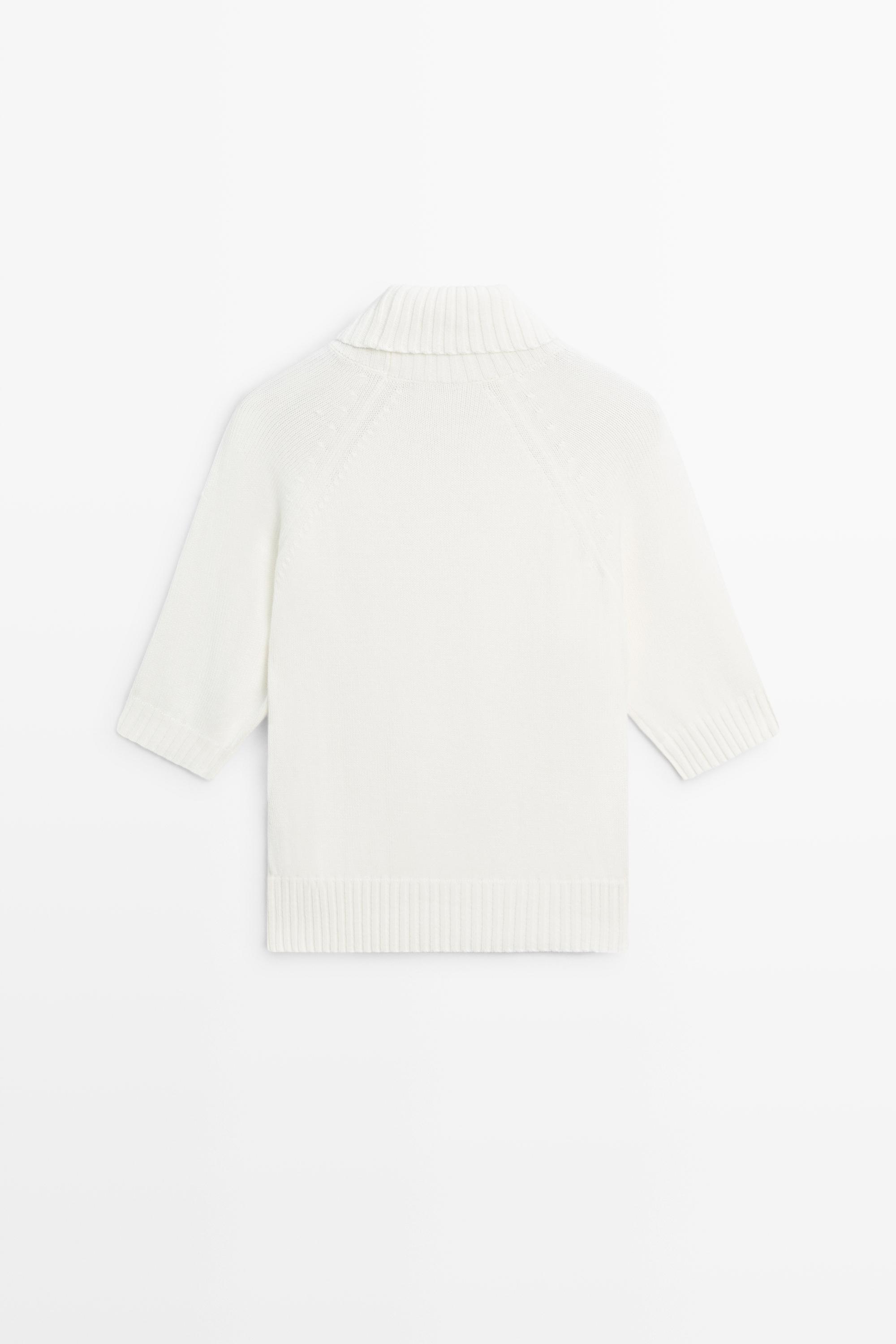Turtleneck knit sweater