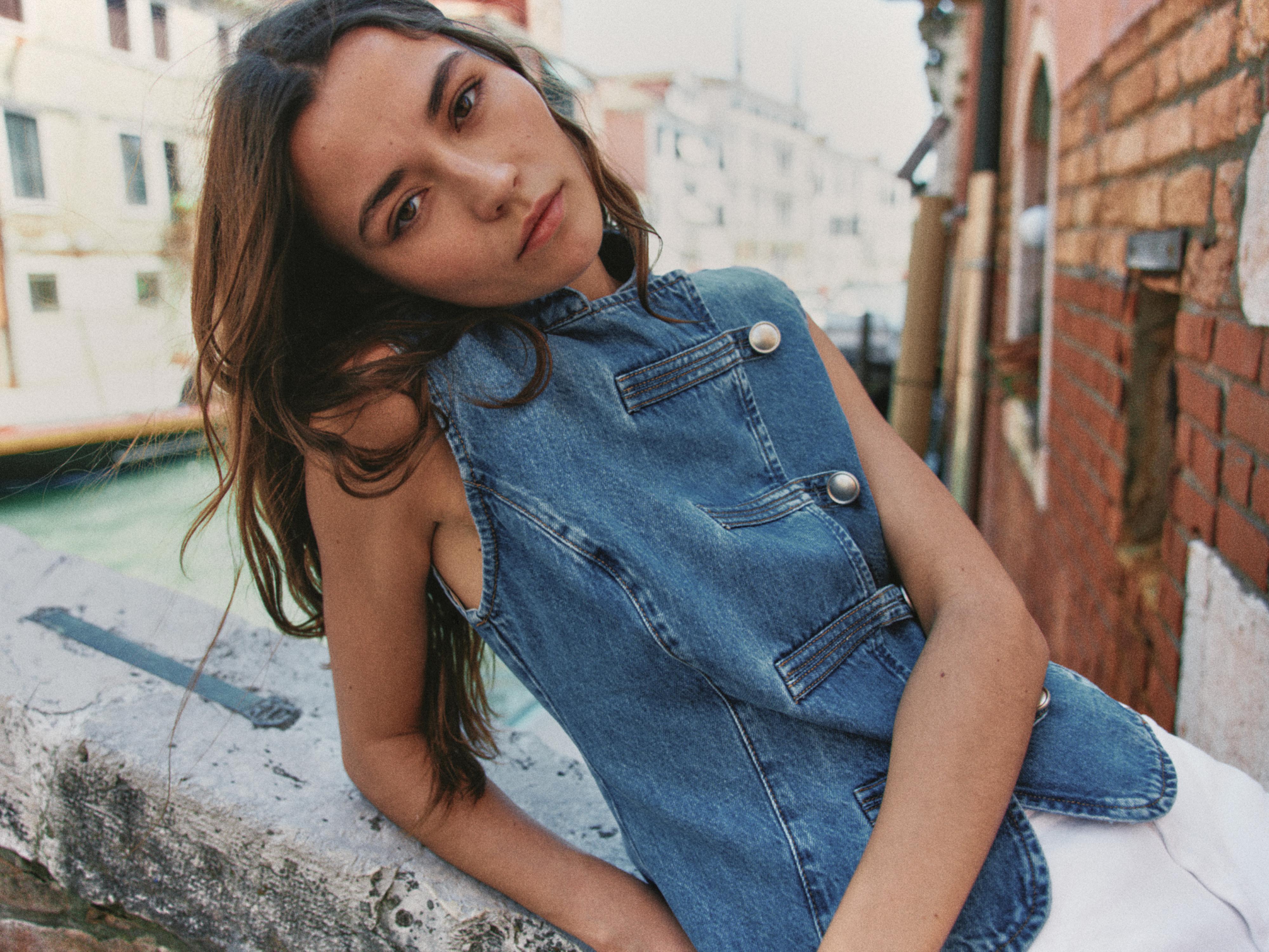Z1975 FROG CLASP DENIM TOP — Mid-blue