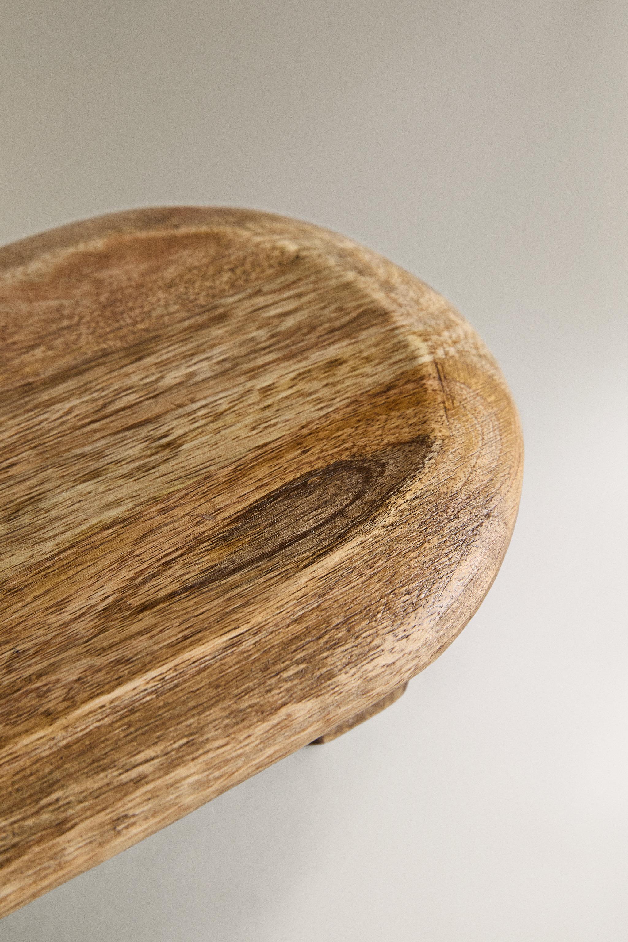 PLANCHE EN BOIS À PIEDS