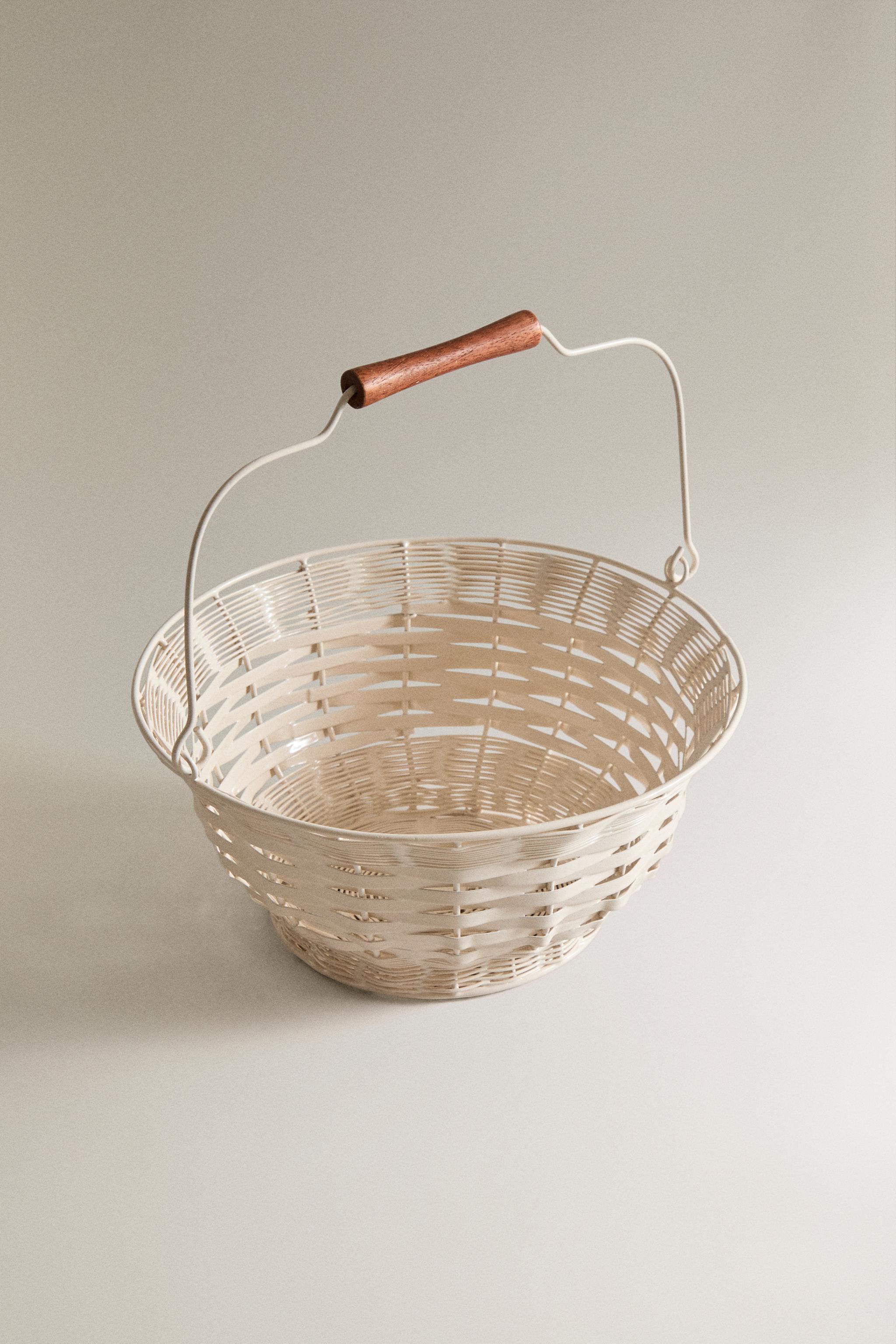 BASKET WITH WOODEN HANDLE — Cream
