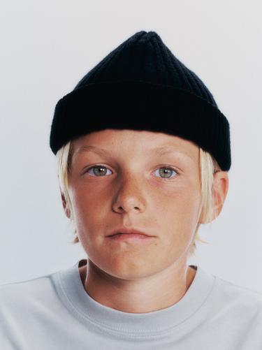 CHUNKY KNIT BEANIE - Black by Zara