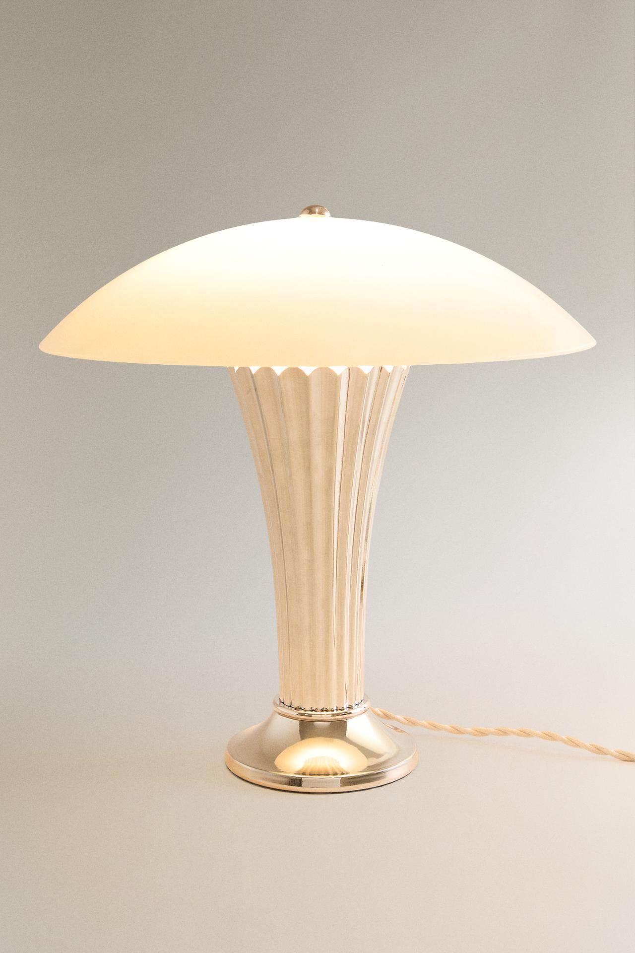 IRON AND GLASS TABLE LAMP — Silver