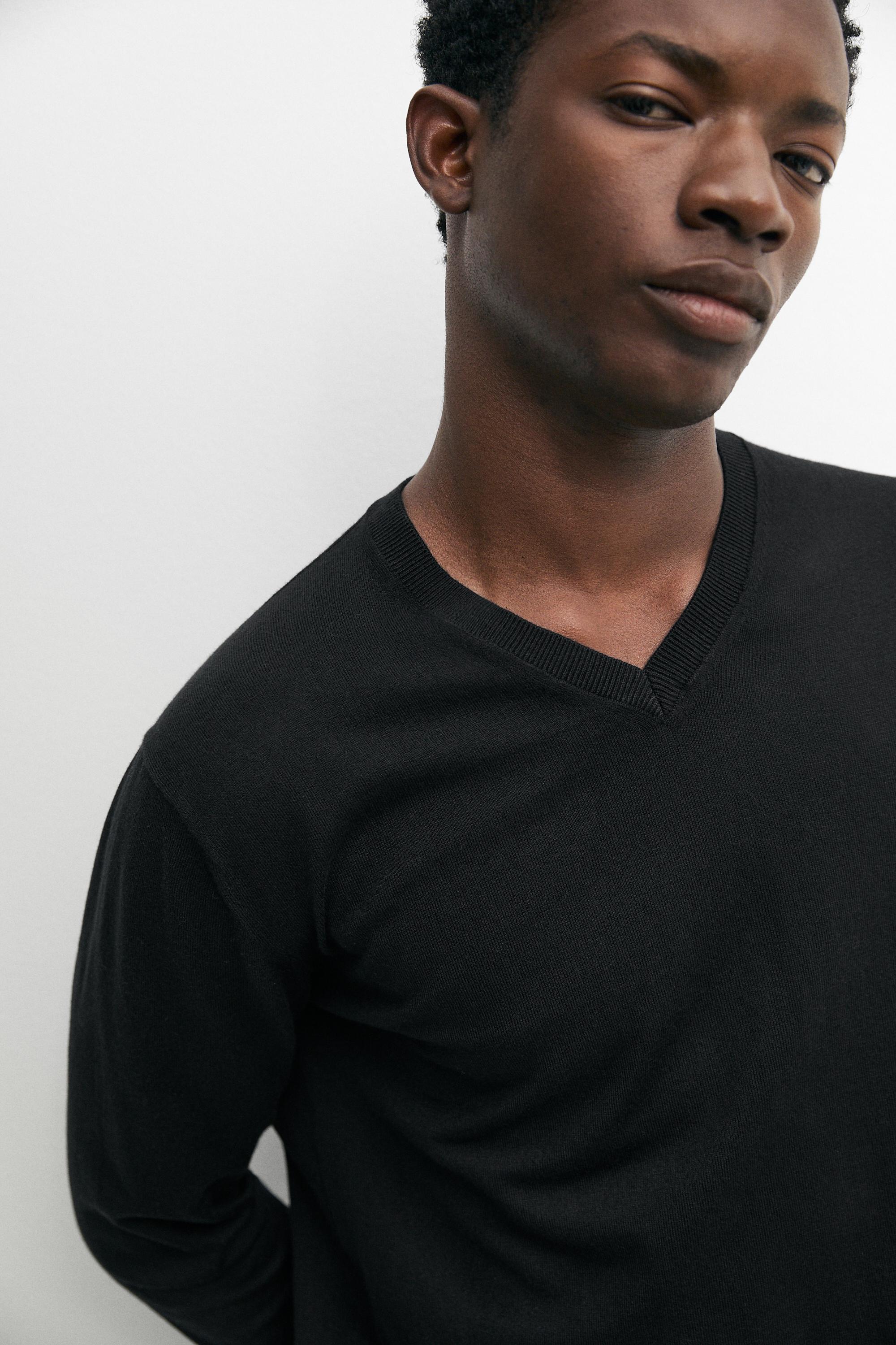 Cotton blend V-neck knit sweater