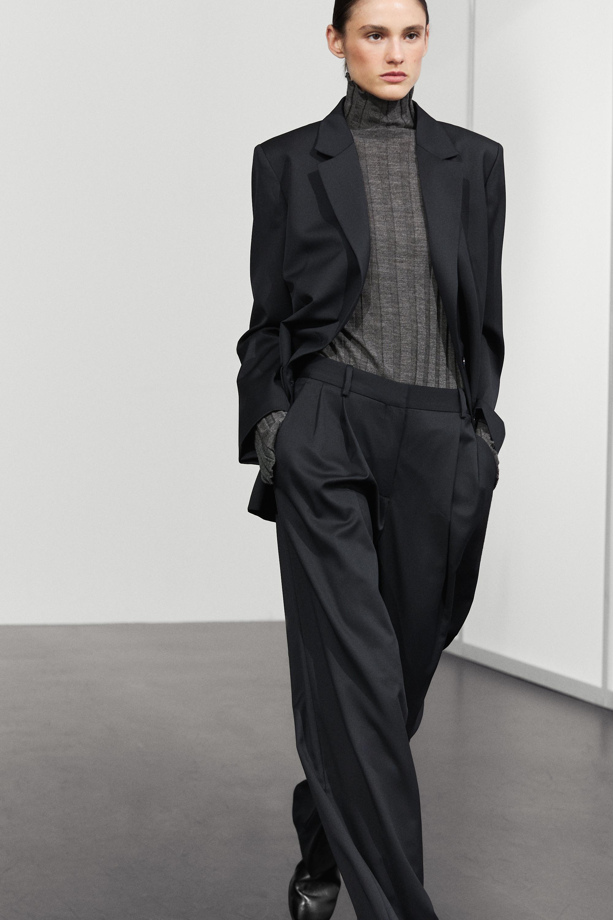 Pleated extra fine wool trousers
