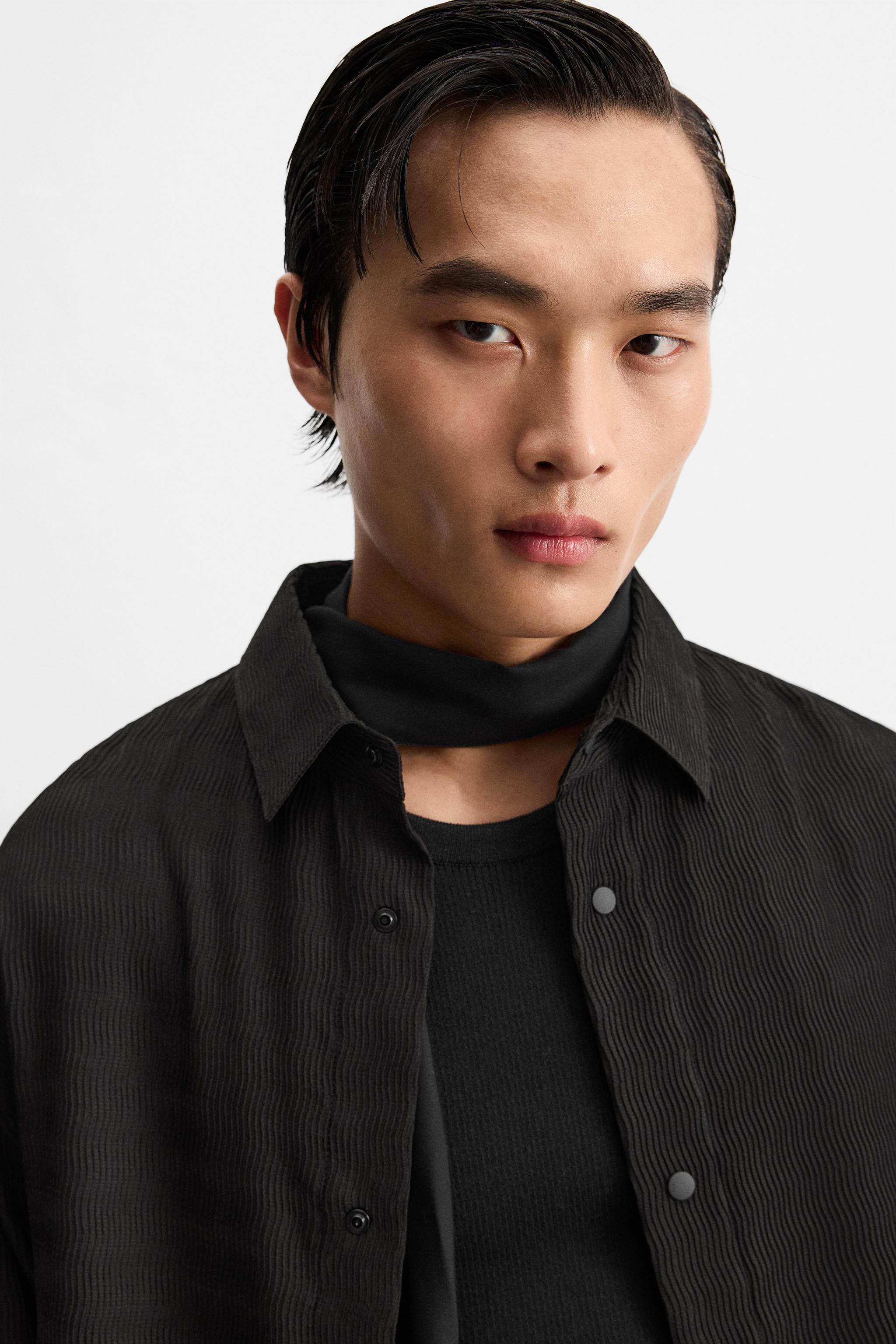 Doux. エンボスシャツ　ブラック エンボス加工シャツ - ブラック | ZARA Japan / 日本