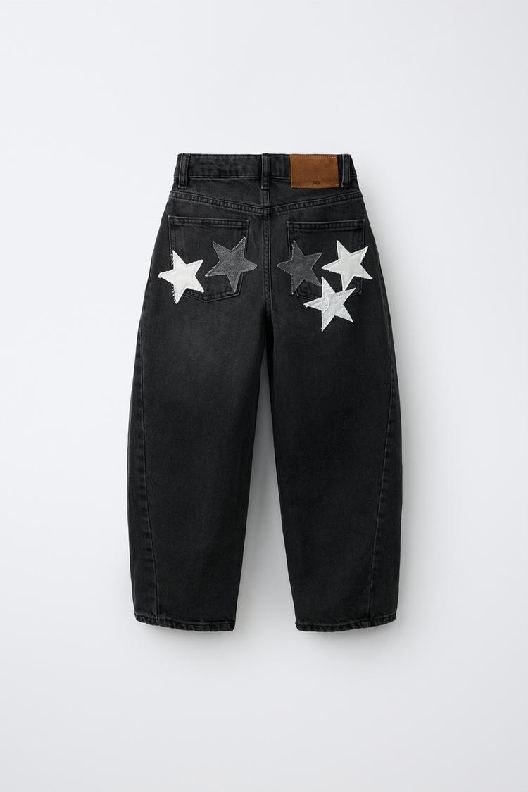 JEANS TIPO BARRIL CON PARCHE DE ESTRELLA 3
