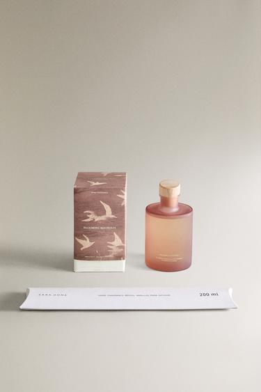 (200 ML) BLOOMING MAGNOLIA REED DIFFUSERS - Black / Ecru by Zara - Image 1