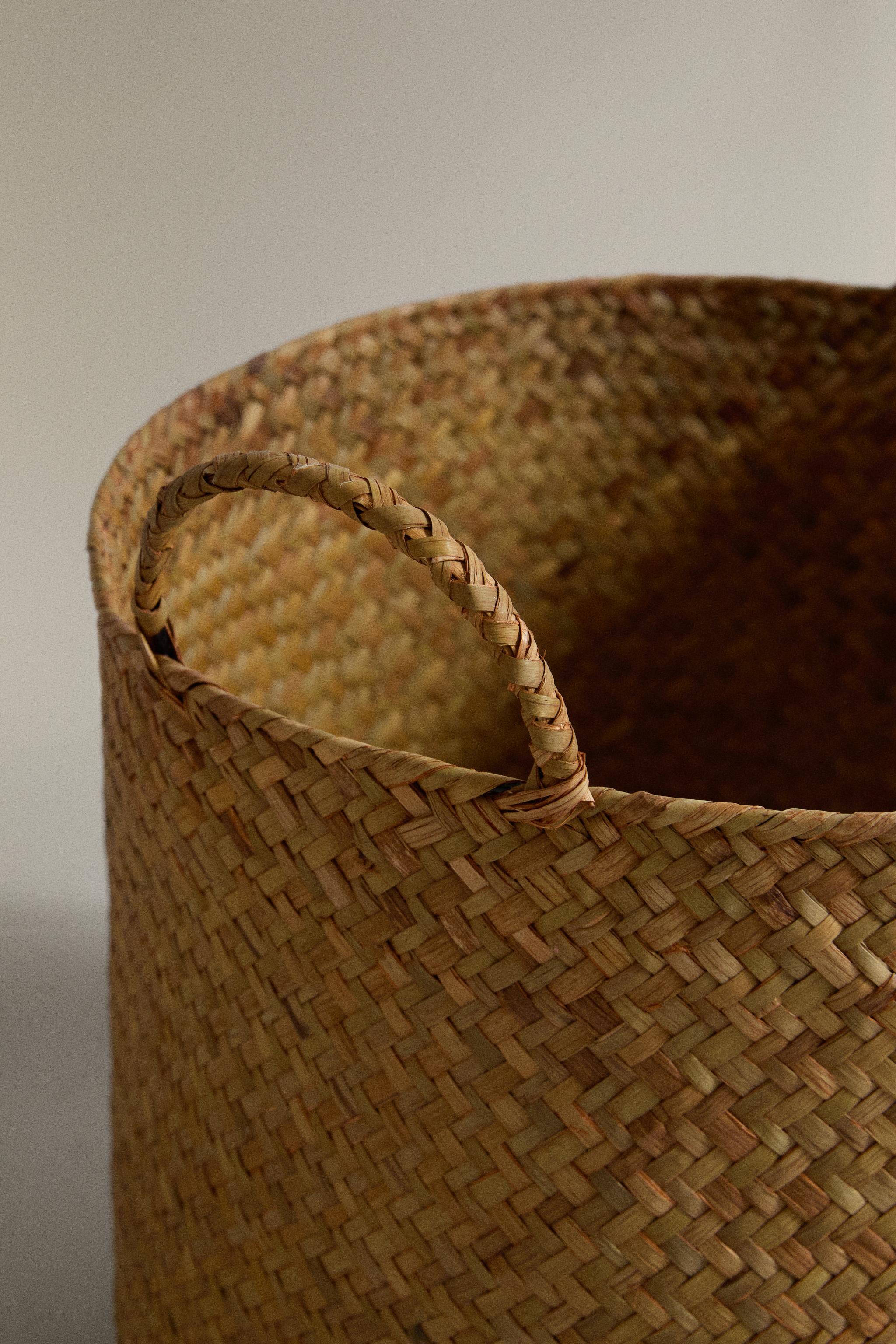 ROUND BASKET WITH HANDLE — Light beige