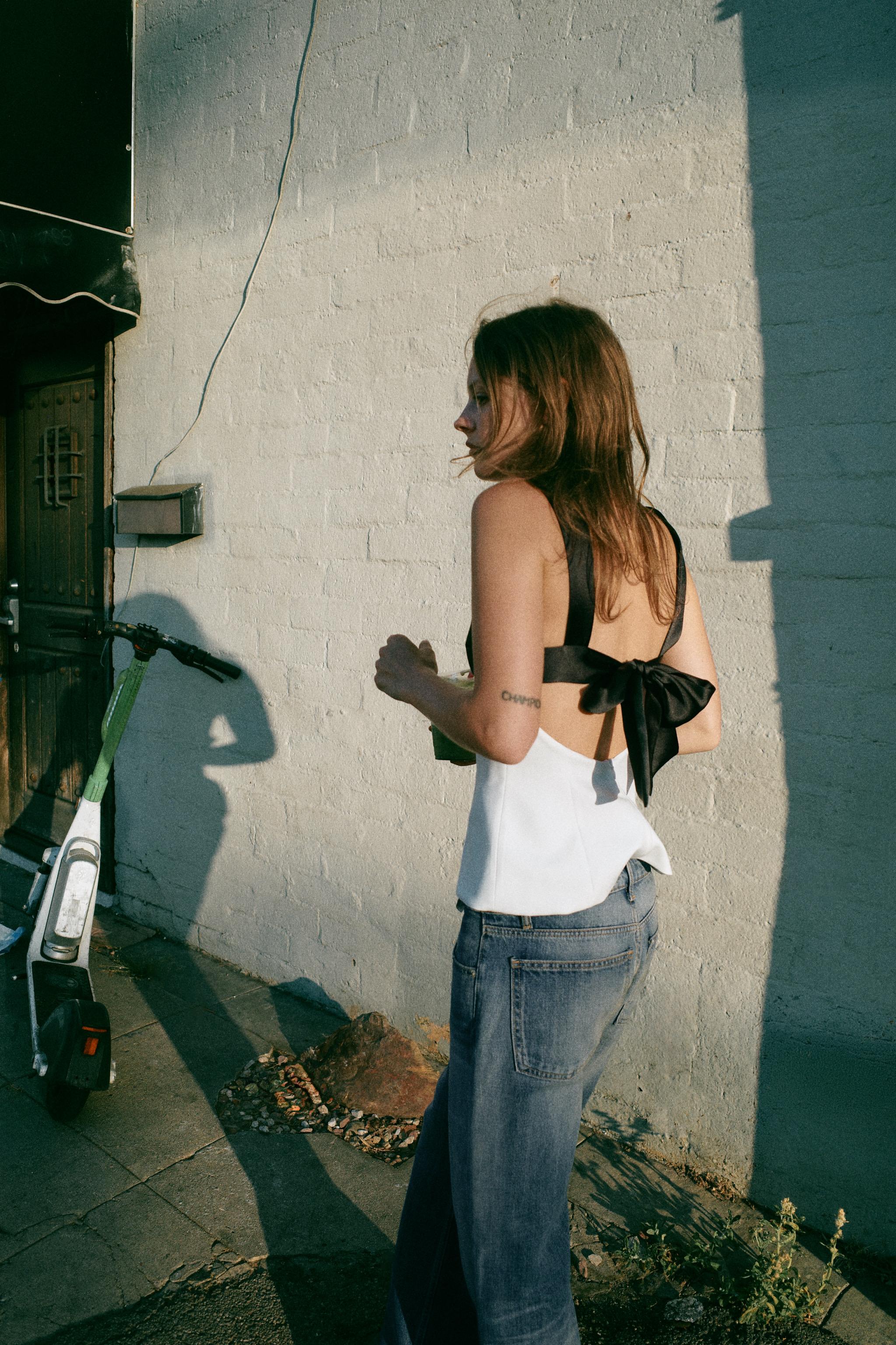 CONTRASTING BACK TIE TOP — White