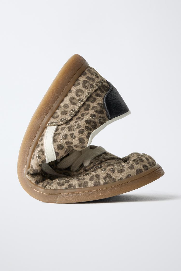 TENIS CON ESTAMPADO DE LEOPARDO 6
