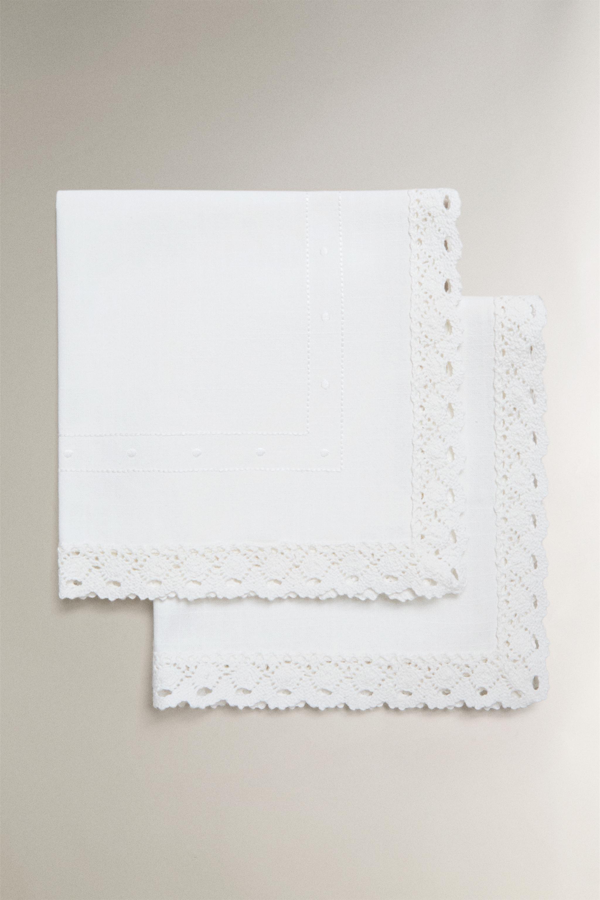LOT DE 2 SERVIETTES COTON BRODÉ ET DENTELLE