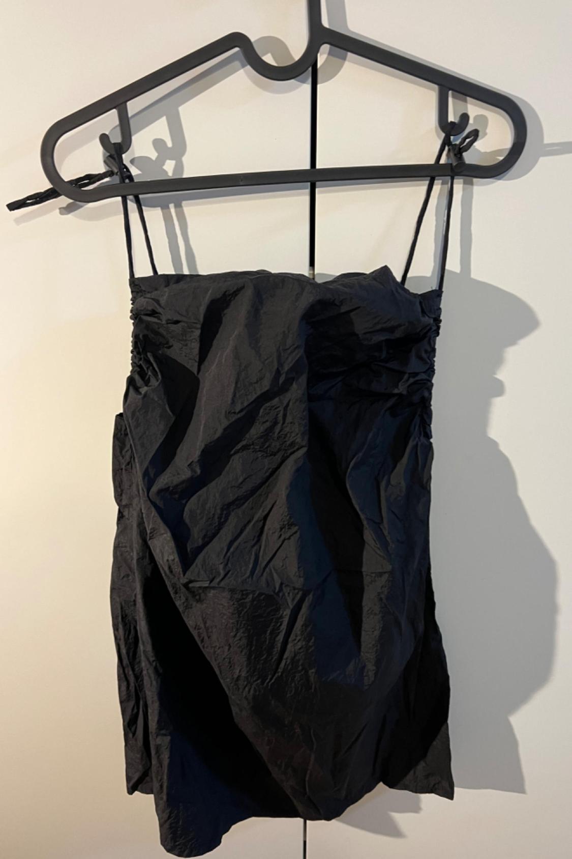 TECHNICAL DRESS