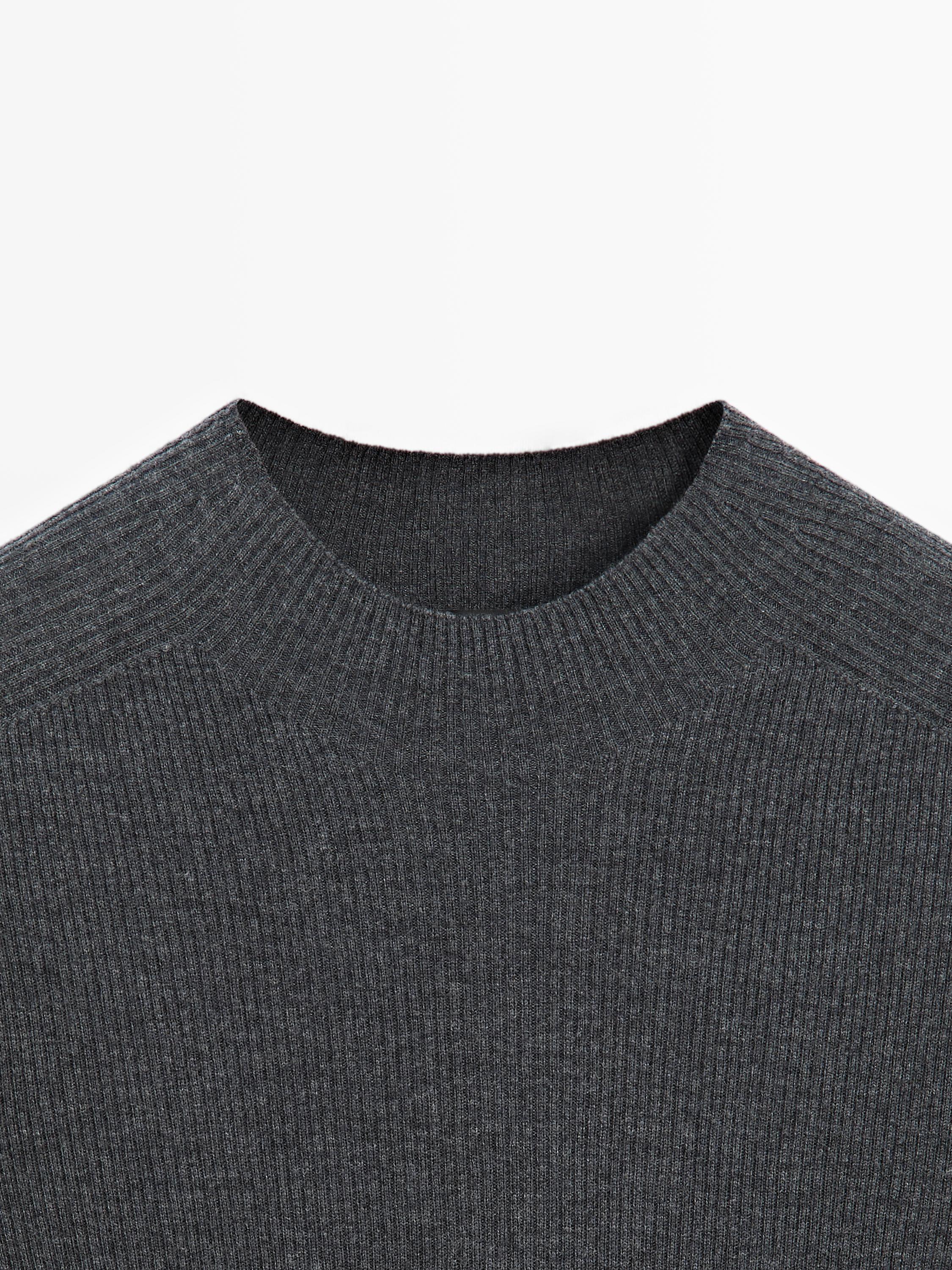 Ribbed knit mock turtleneck sweater